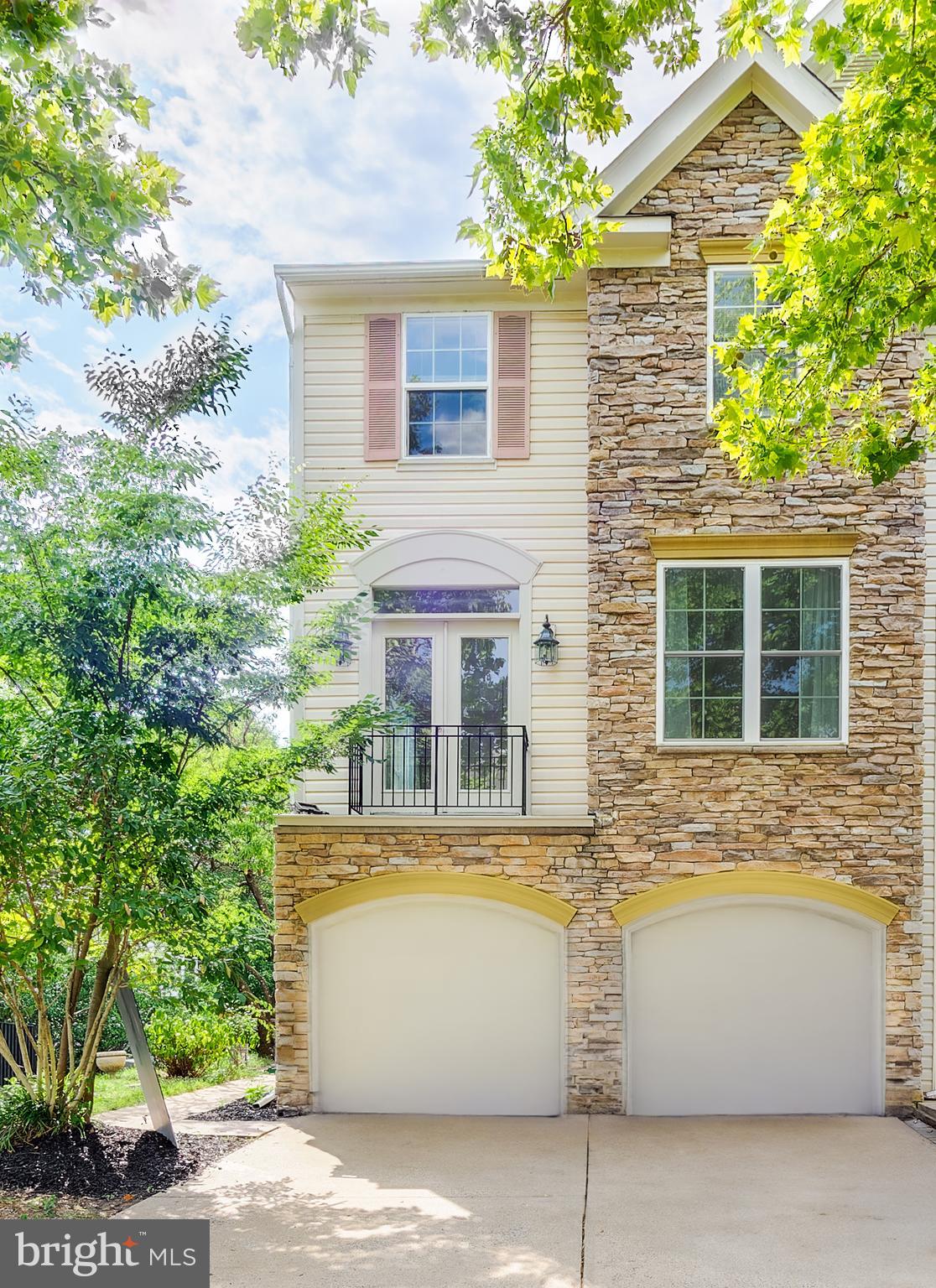 SOUTH RIDING - Residential Lease