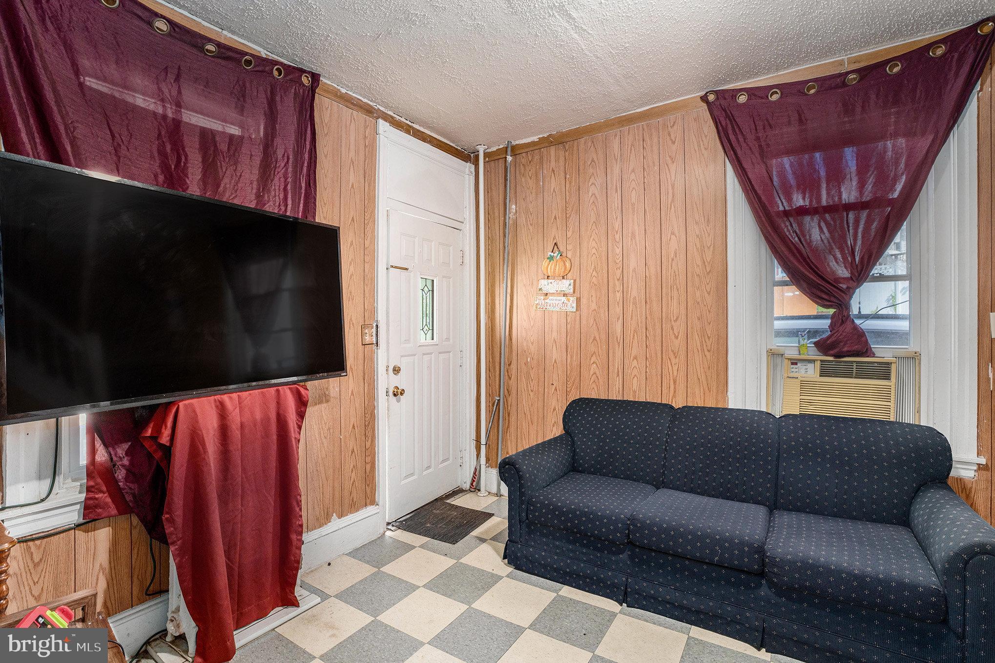 NORRISTOWN - Residential