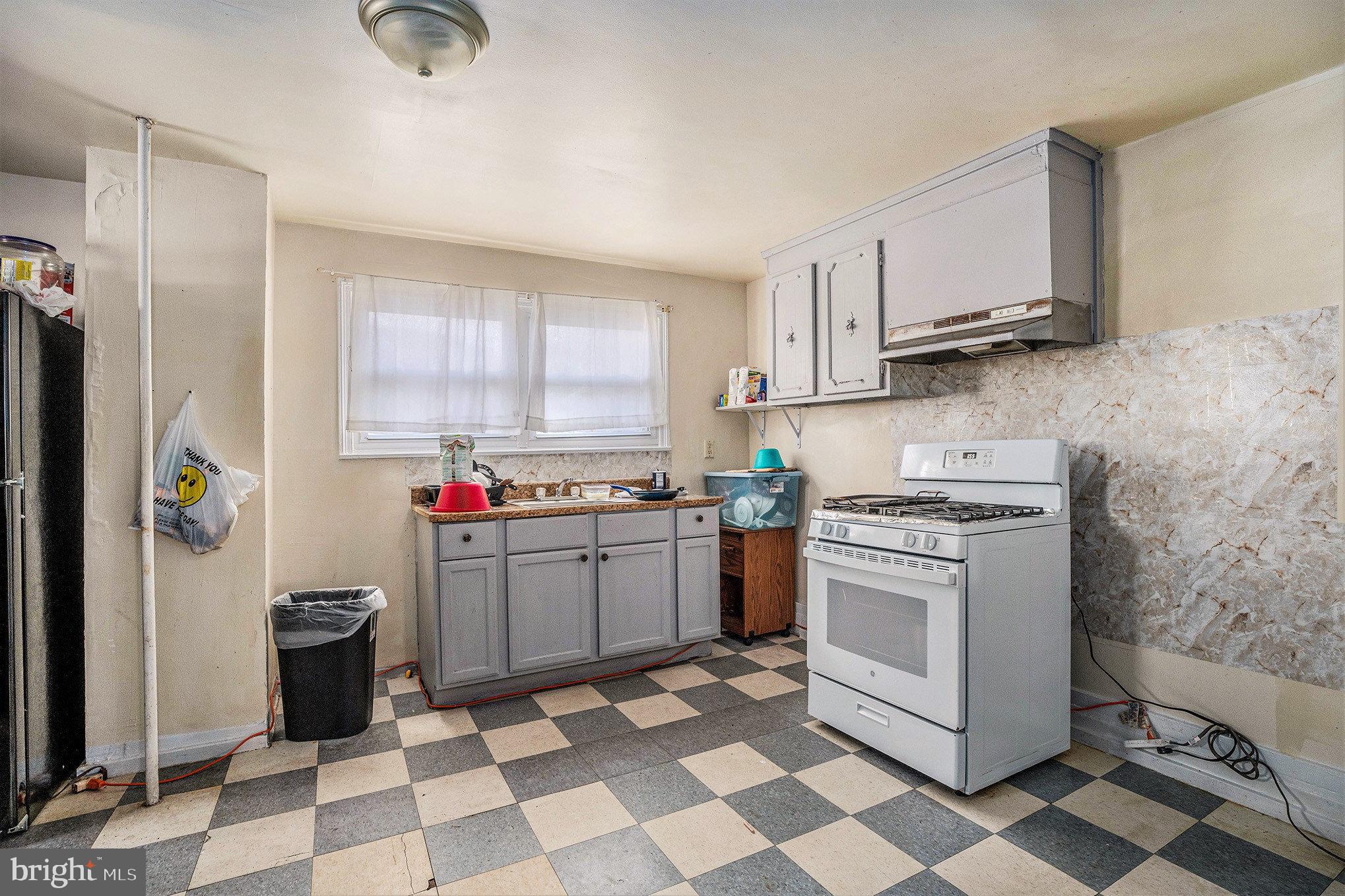 NORRISTOWN - Residential