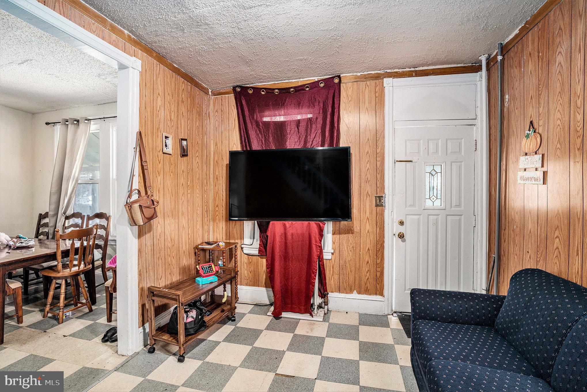 NORRISTOWN - Residential