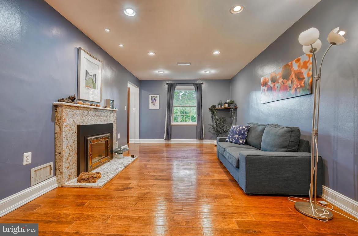 CHARLES TERRACE - Residential