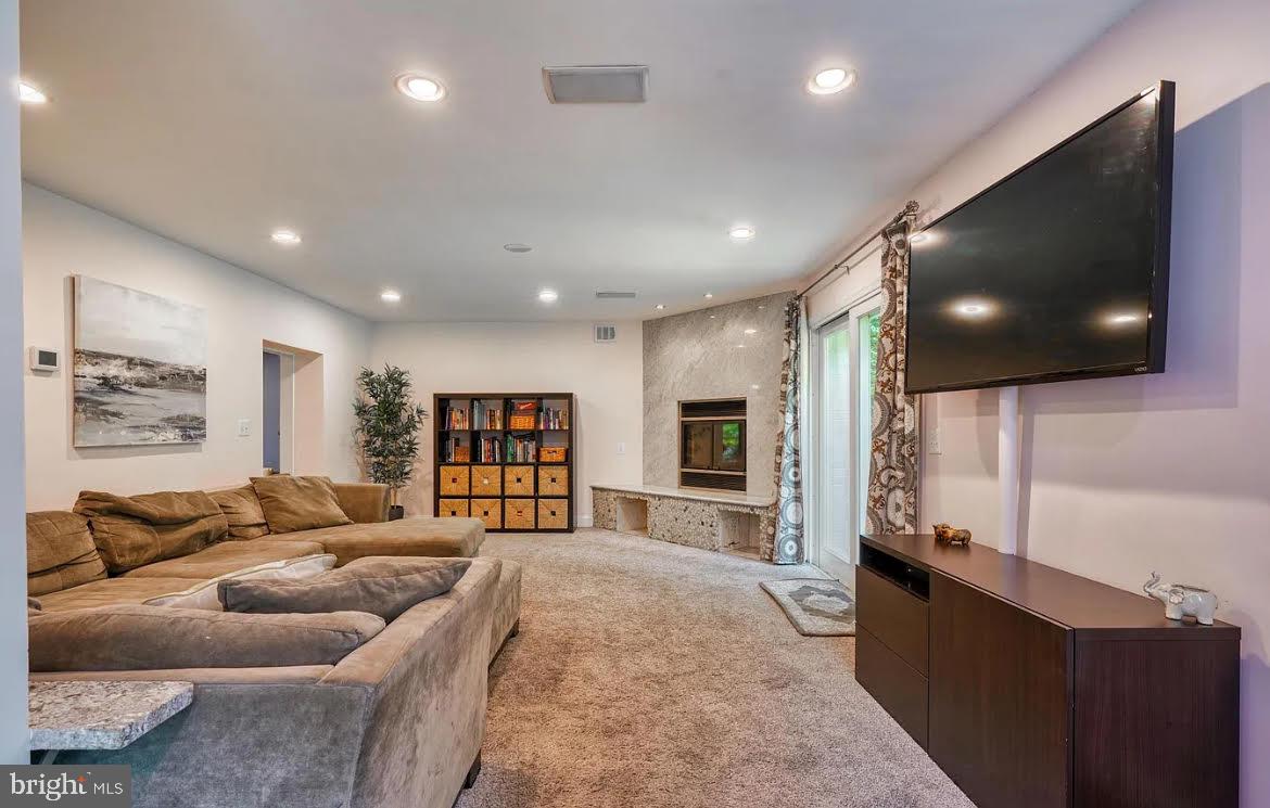 CHARLES TERRACE - Residential