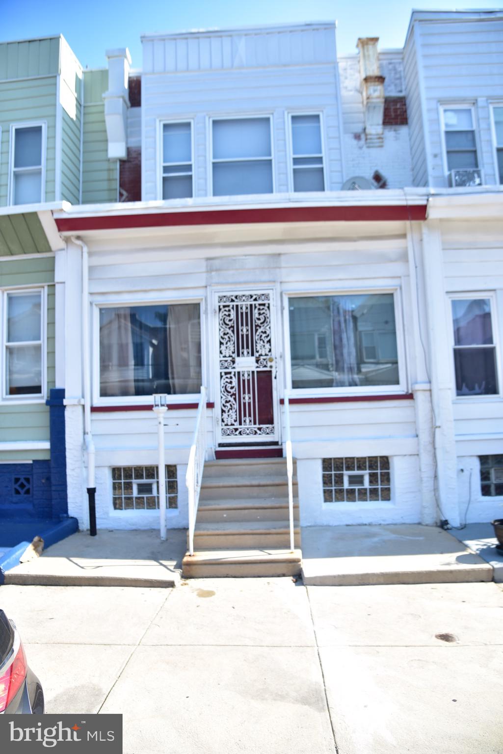 This property is a great purchase for any first time home buyer or investor looking to a property to their portfolio.
Book your showing today.
Property is priced to sell!!!