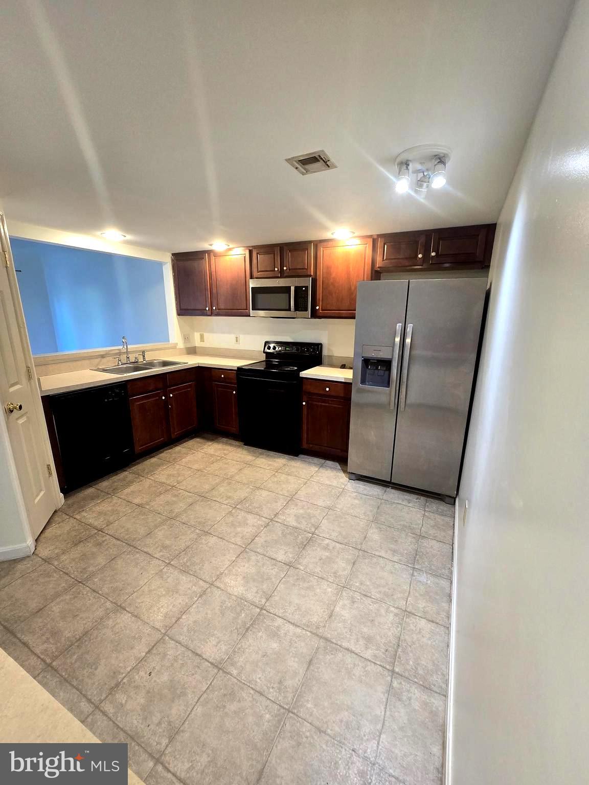 STONEHEDGE - Residential Lease