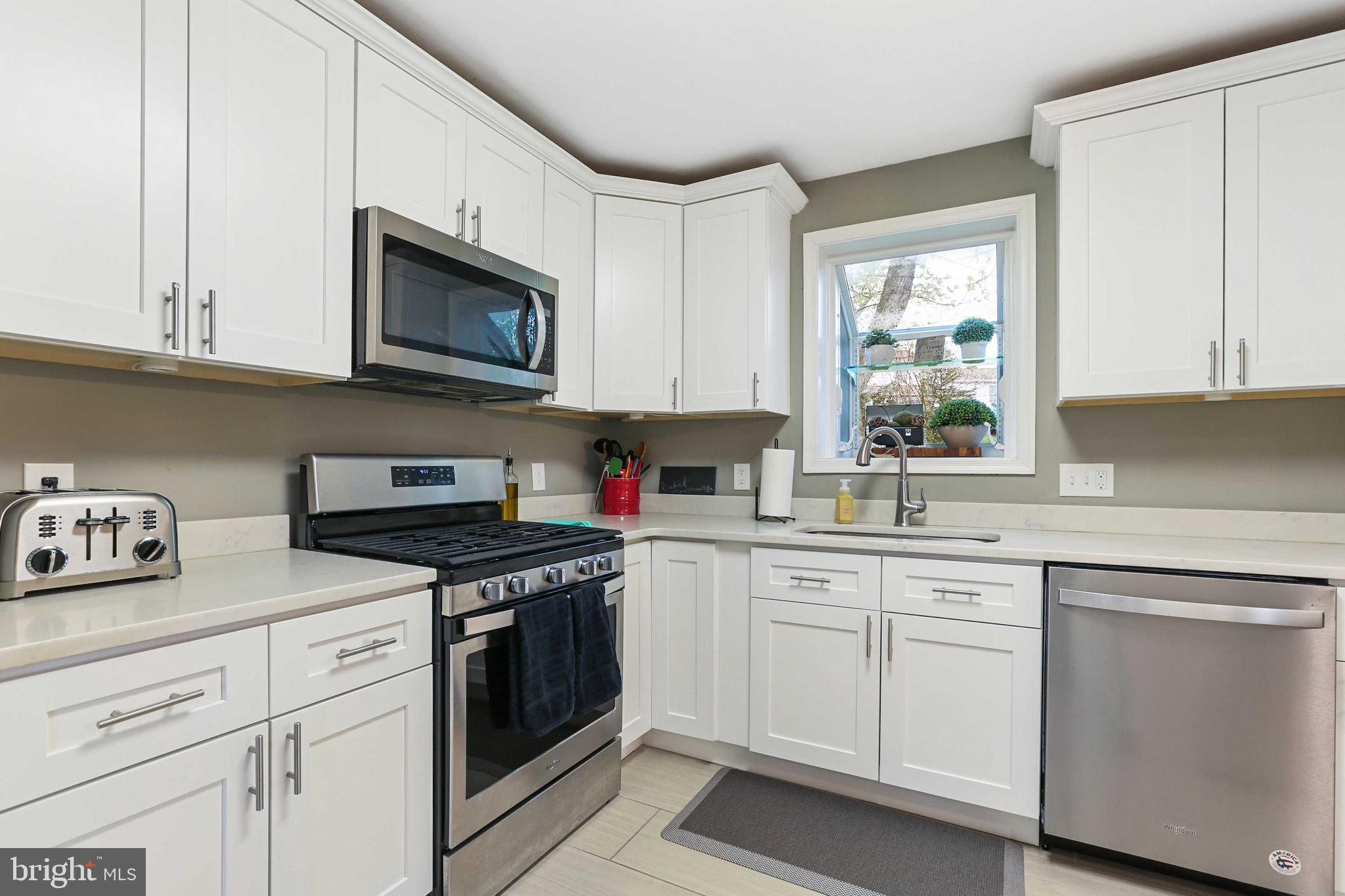 YORK MANOR - Residential