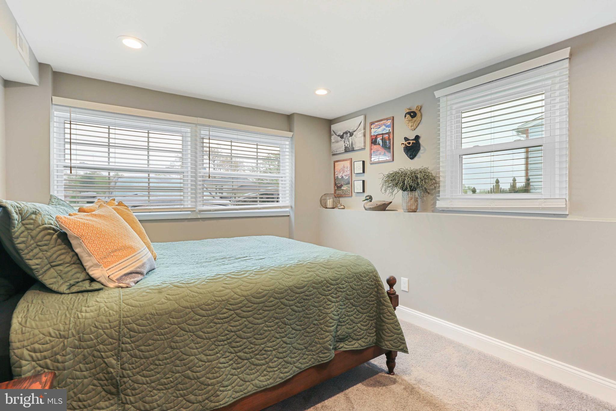 YORK MANOR - Residential