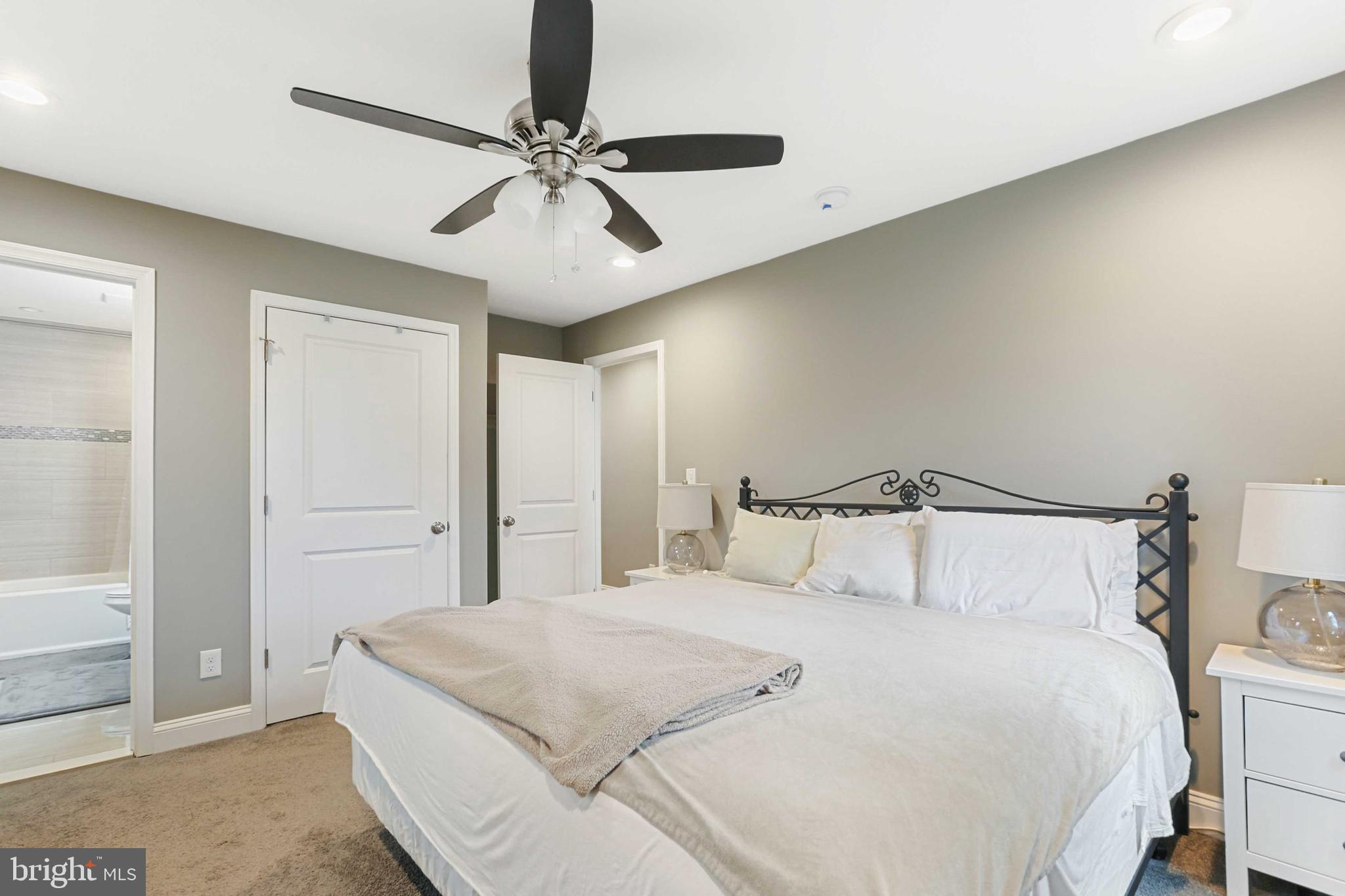 YORK MANOR - Residential