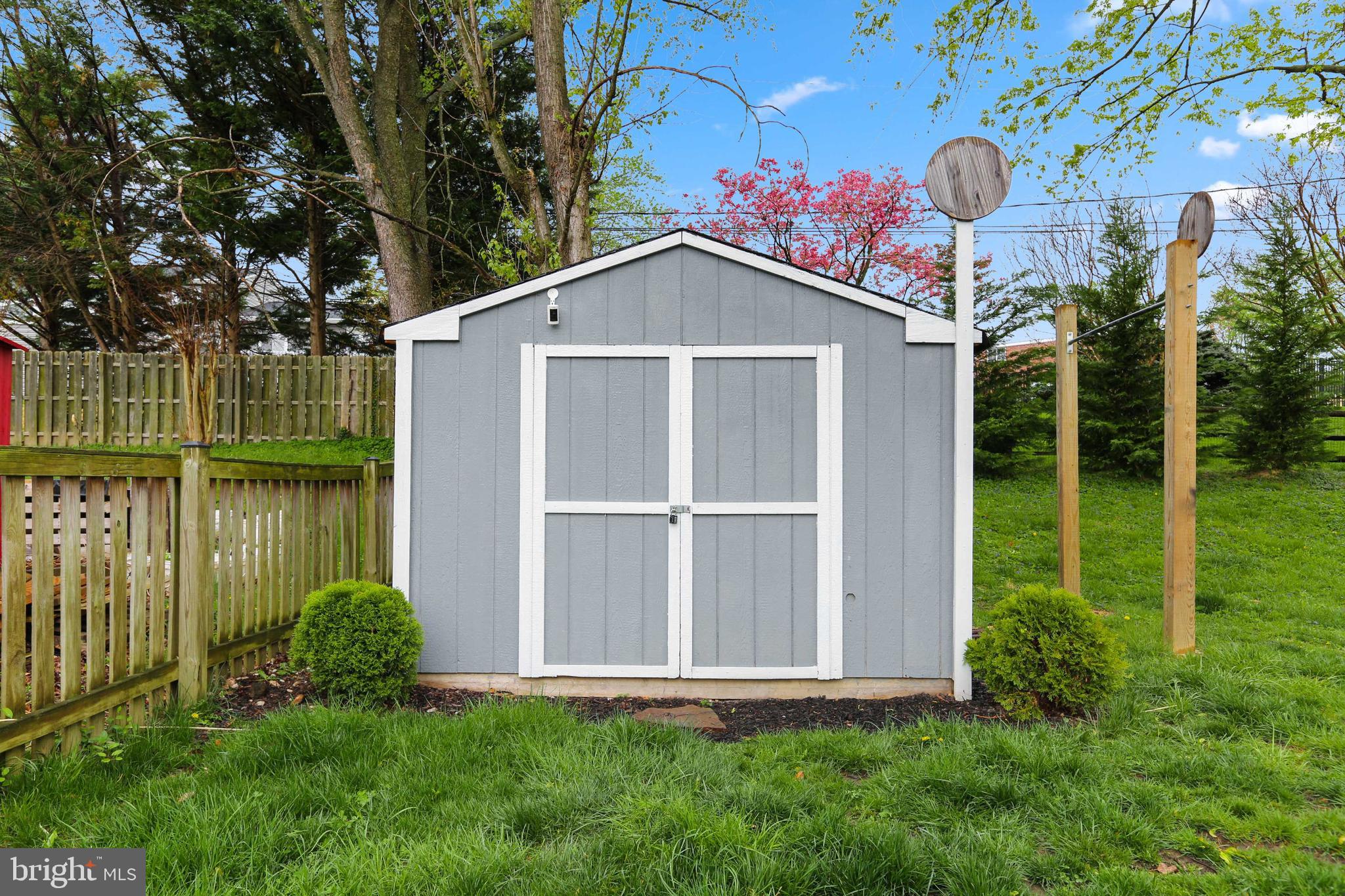 YORK MANOR - Residential