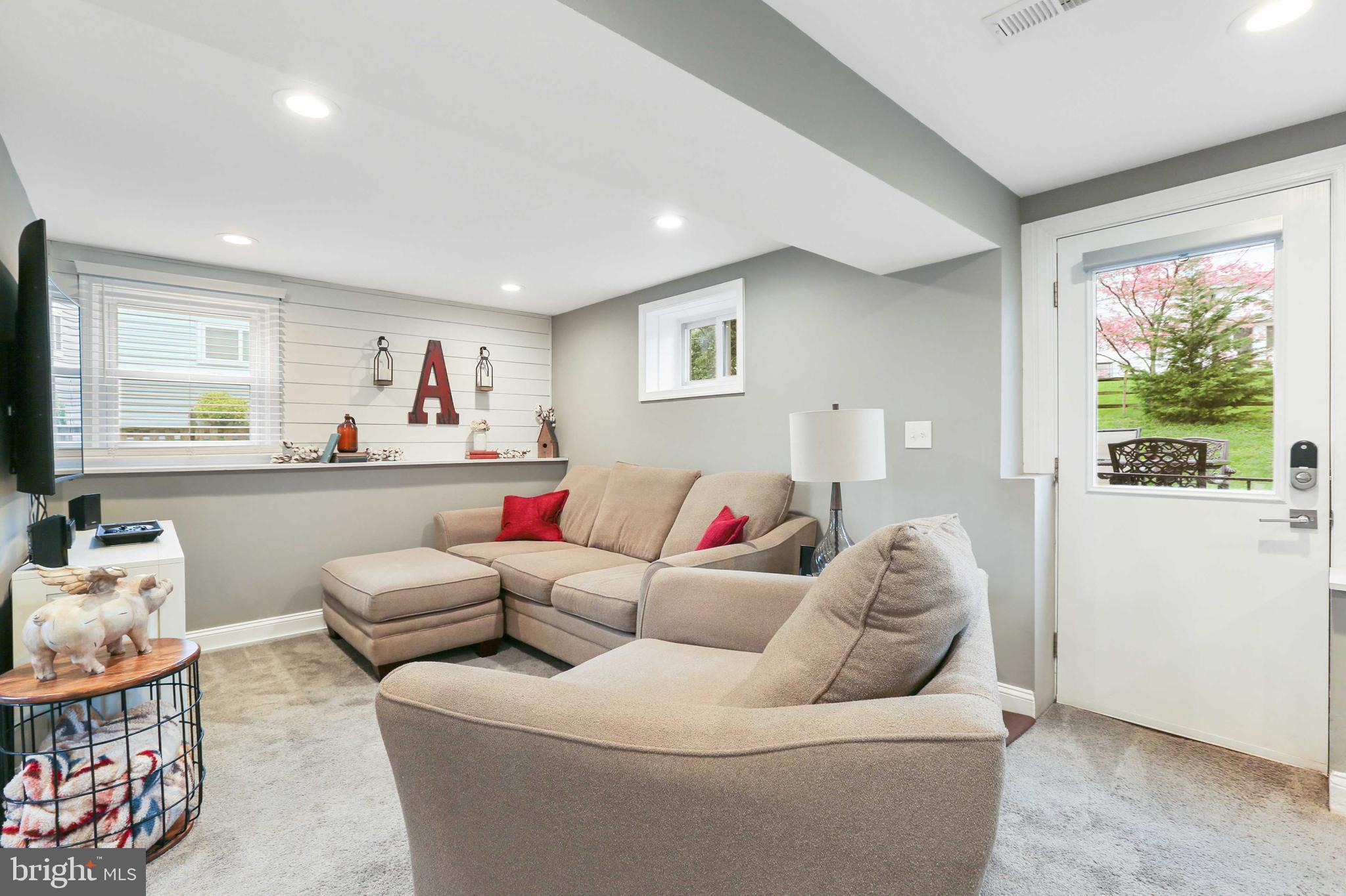 YORK MANOR - Residential