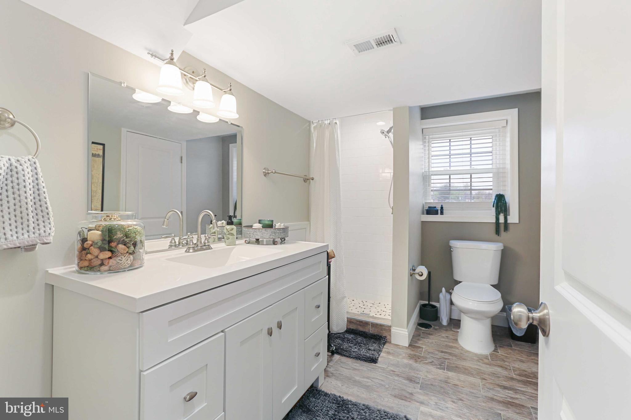 YORK MANOR - Residential