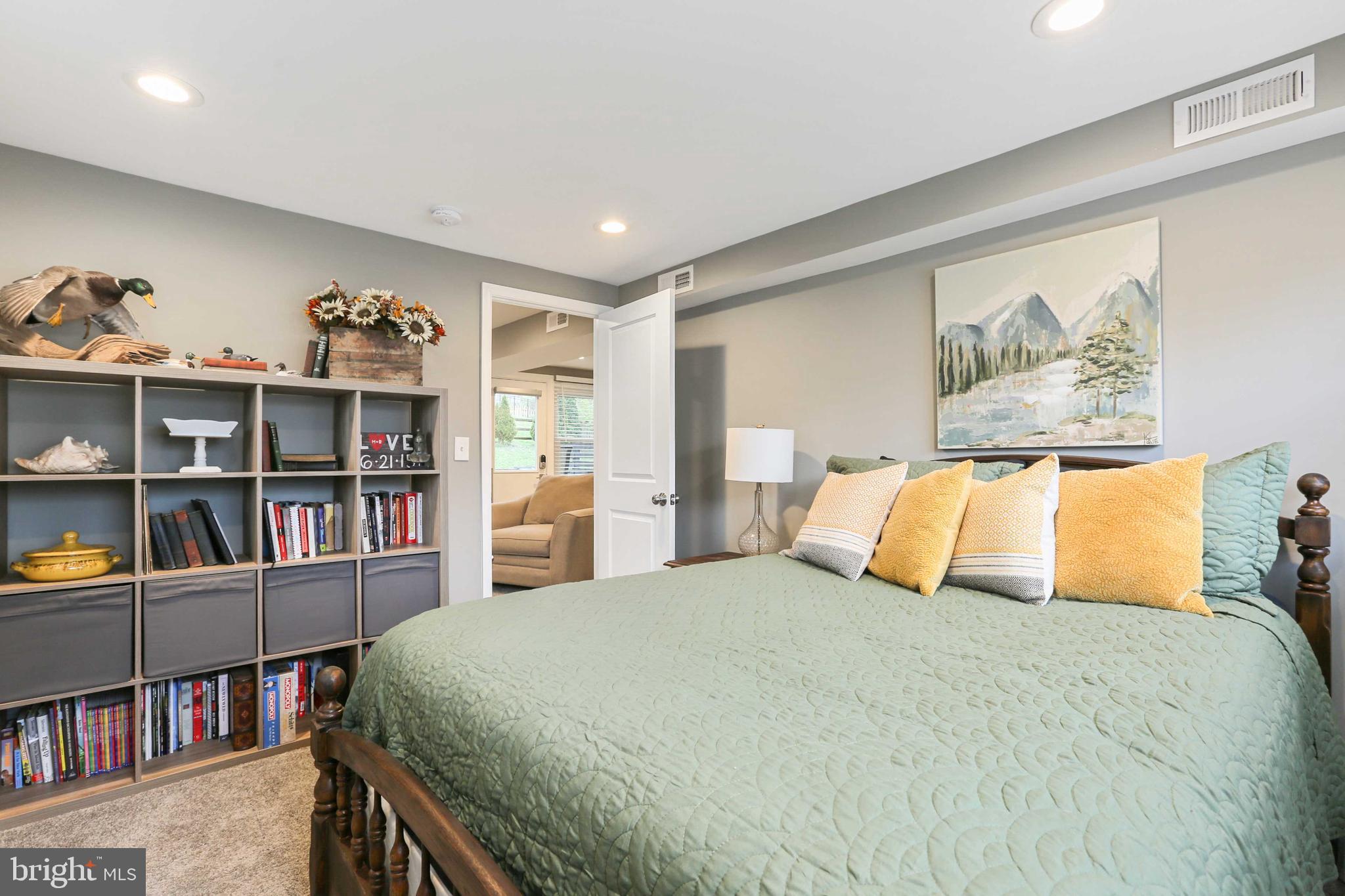 YORK MANOR - Residential