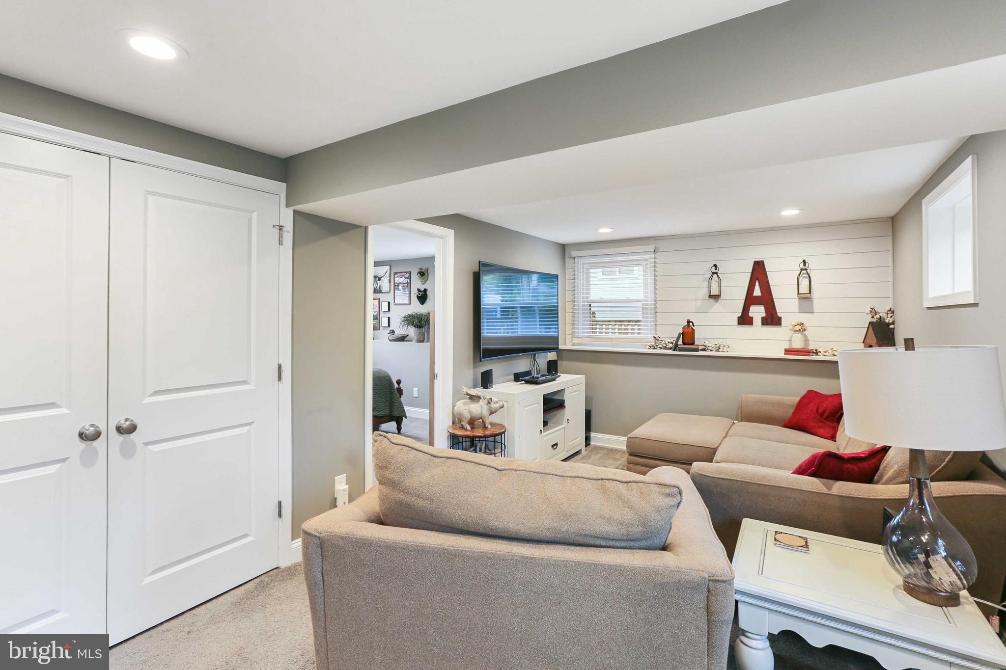 YORK MANOR - Residential