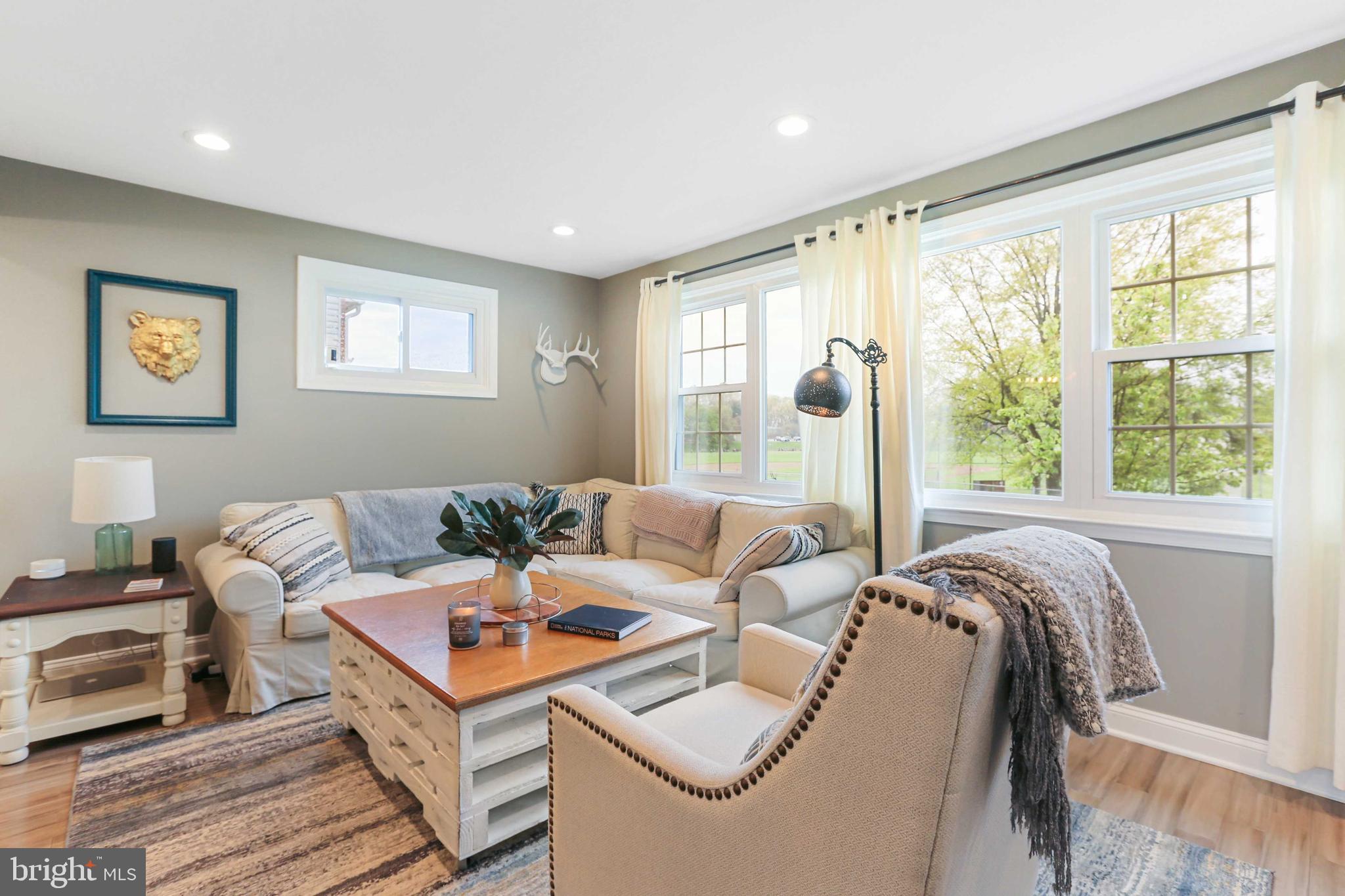 YORK MANOR - Residential