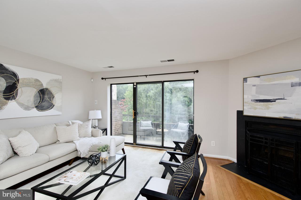 3081 HAWTHORNE DRIVE NE 3081