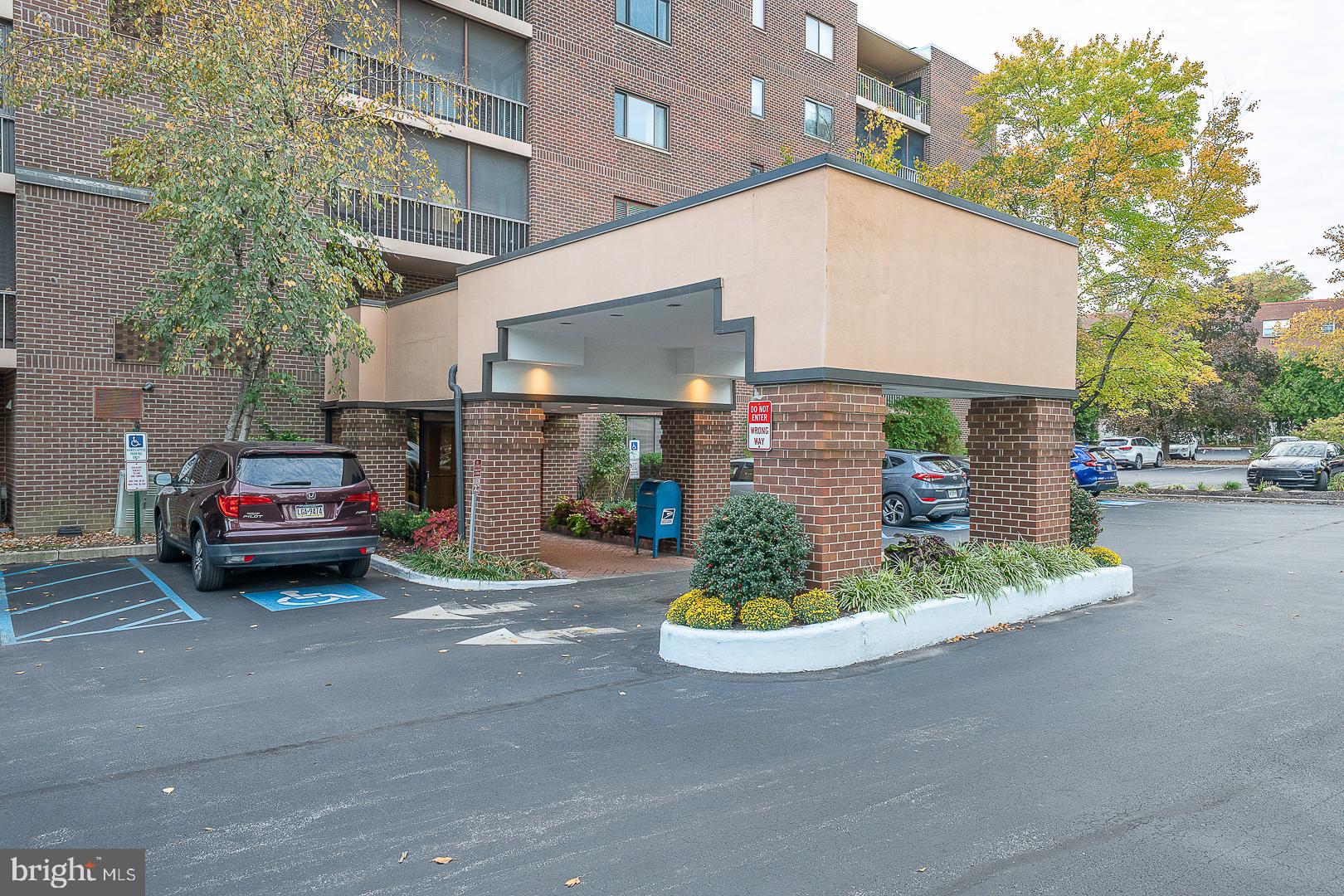 1219 W WYNNEWOOD ROAD 104