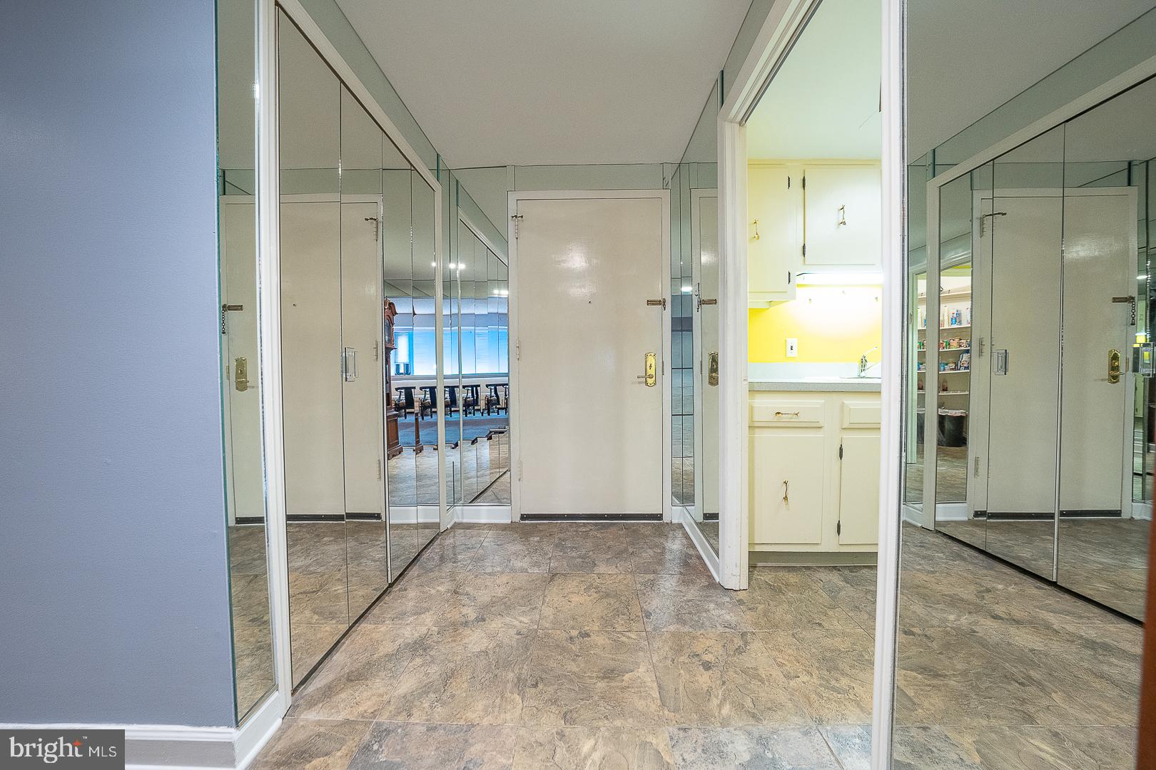1219 W WYNNEWOOD ROAD 104