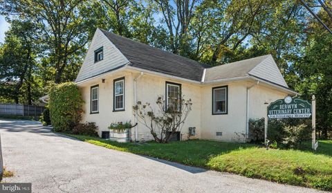 1058 LANCASTER AVE BERWYN PA 19312