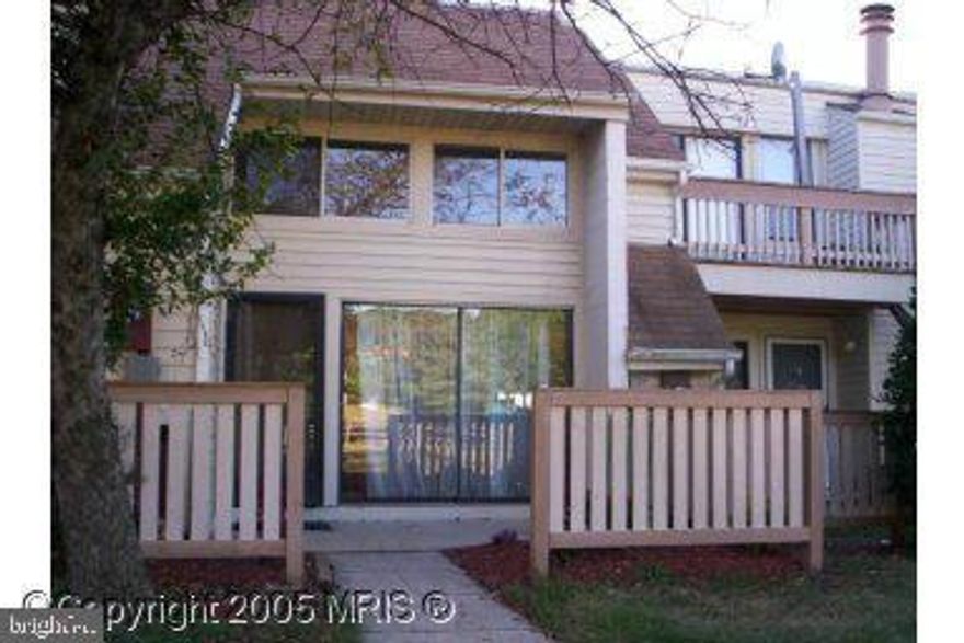 A large 1 bed, 1 and 1/2 bath condo. Townhouse style with a small front yard, located at the end of the street and off the main street, very quiet and private. Over 1100 sf, fireplace, large windows, two story foyer, open space. Conveniently located in the Newberry community, close to 28, and 267, minutes to Dulles towncenter, Herndon and Dulles Airport. 300 yards from W&OD trail