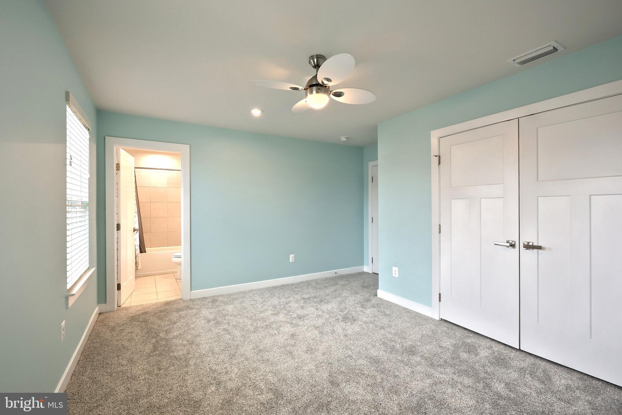 FOX CHAPEL CROSSING - Residential