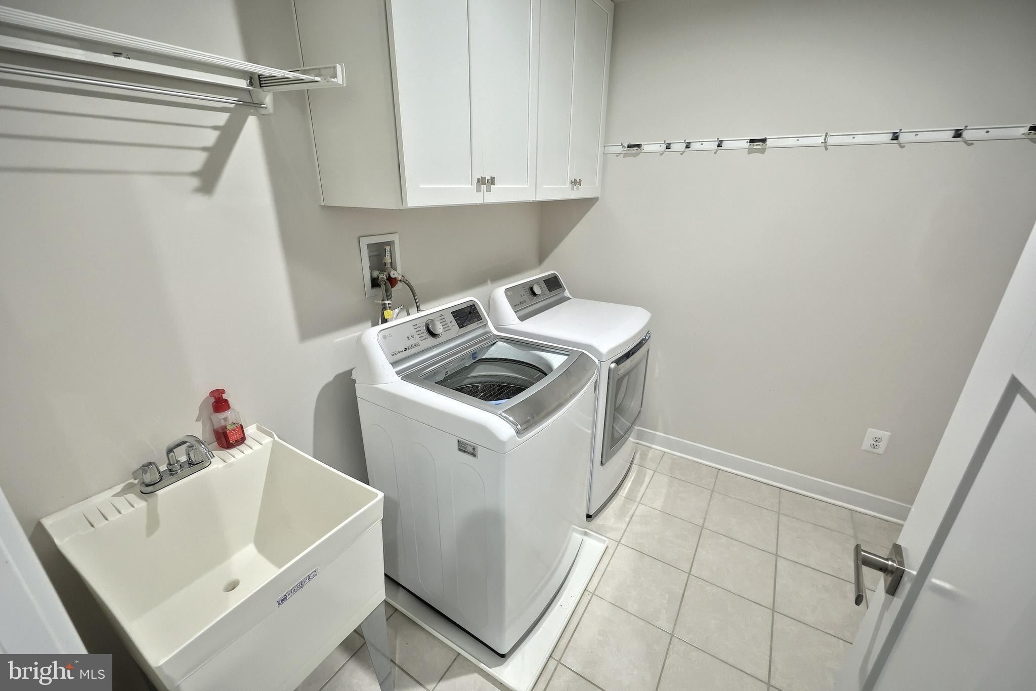 FOX CHAPEL CROSSING - Residential