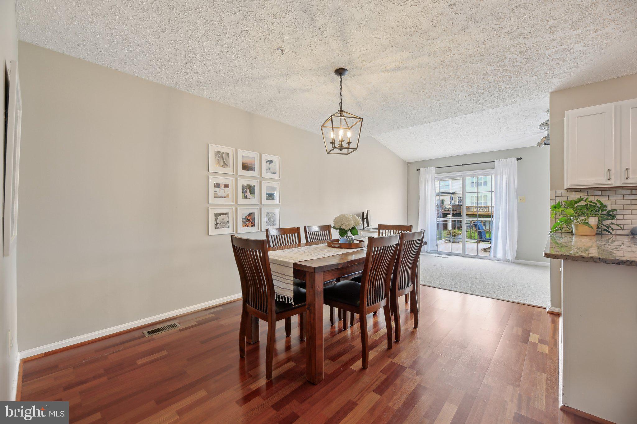 CONSTANT FRIENDSHIP - Residential