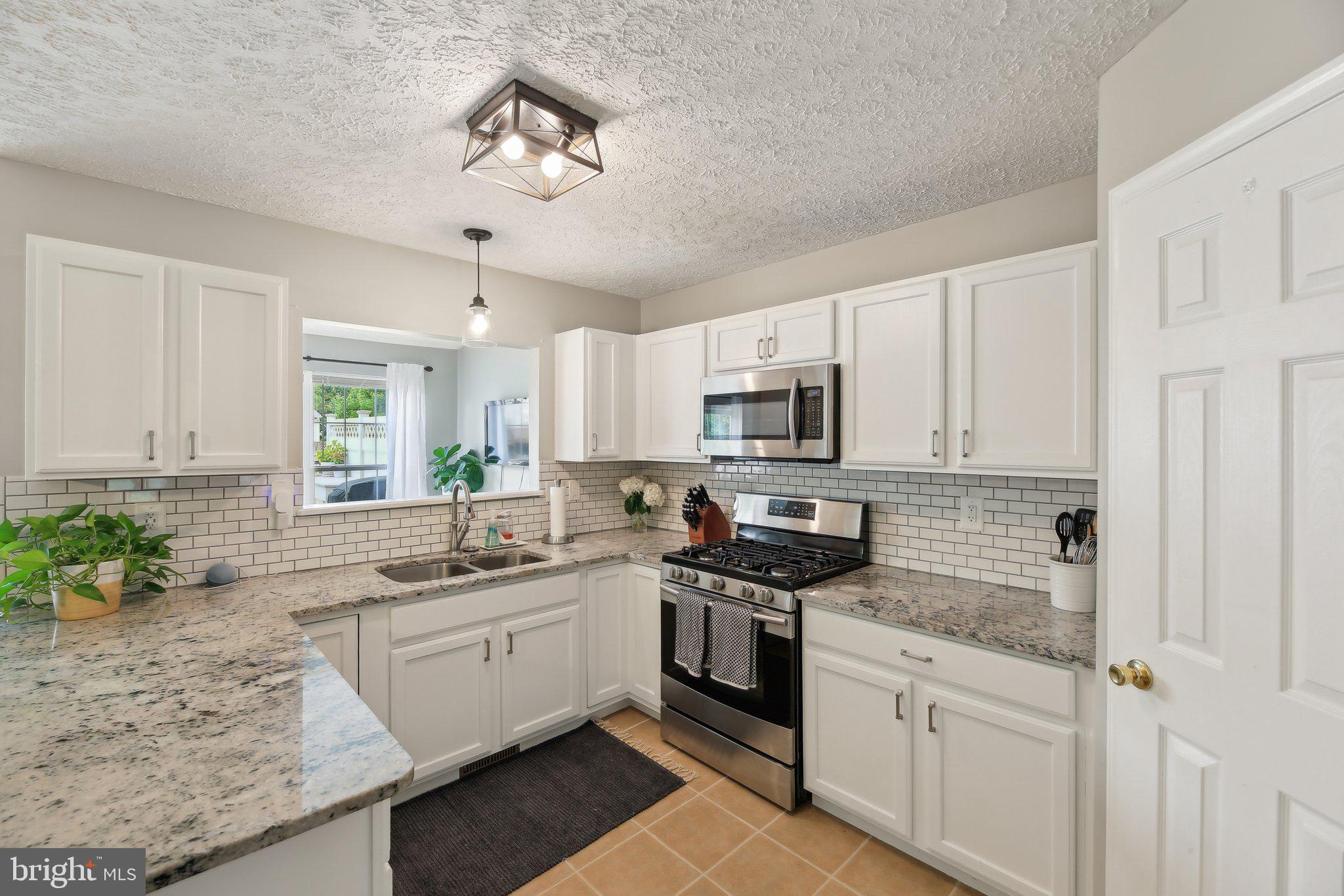 CONSTANT FRIENDSHIP - Residential