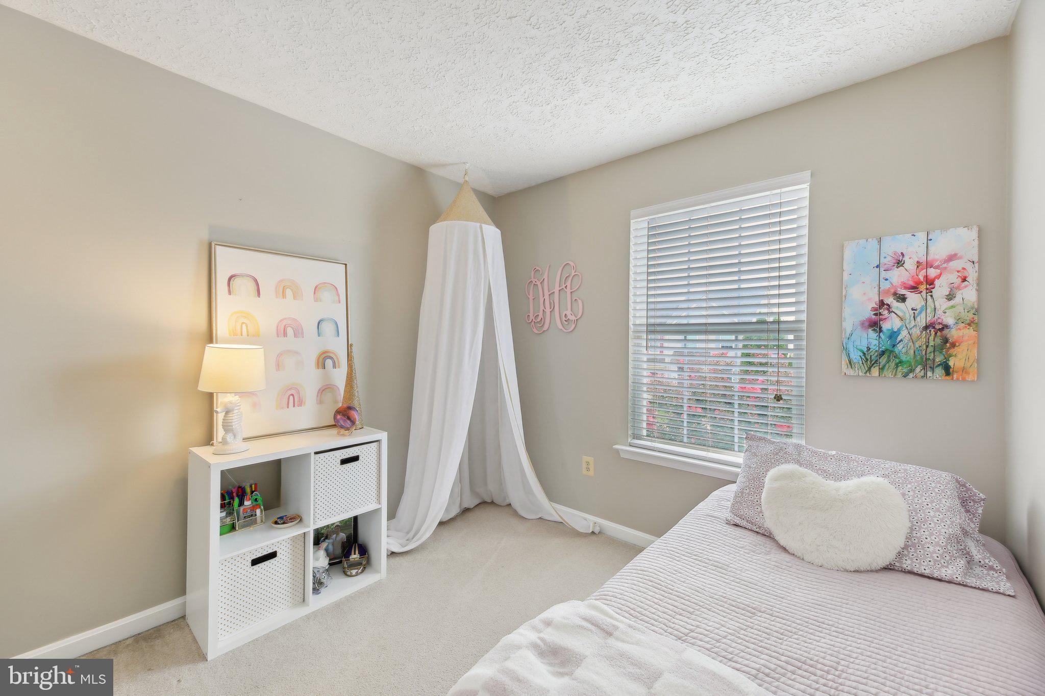 CONSTANT FRIENDSHIP - Residential