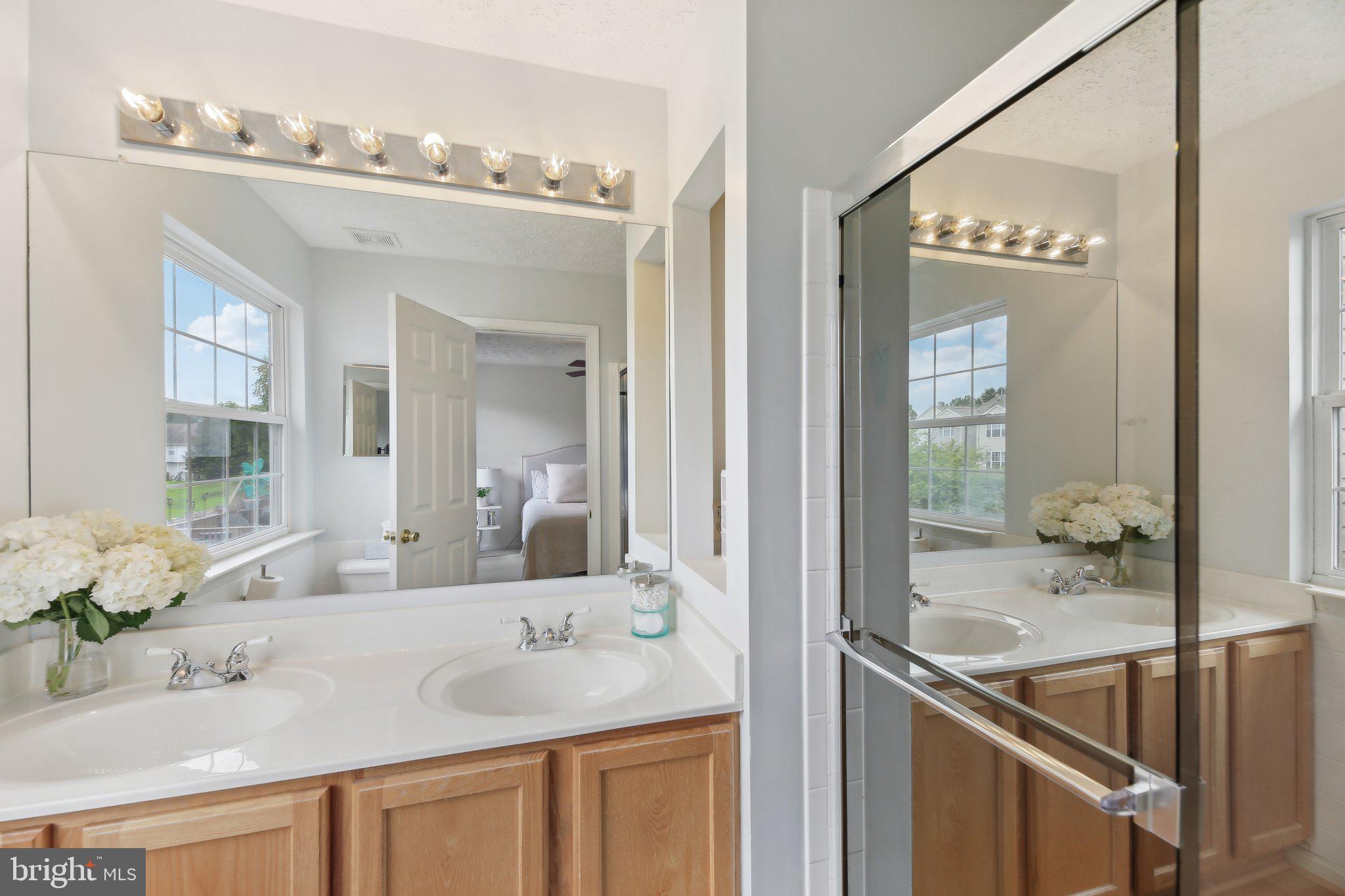 CONSTANT FRIENDSHIP - Residential