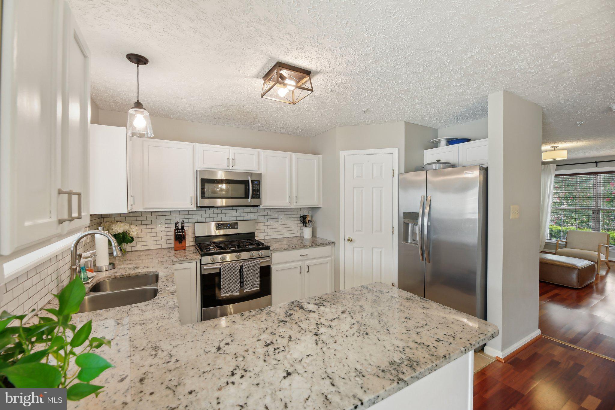 CONSTANT FRIENDSHIP - Residential