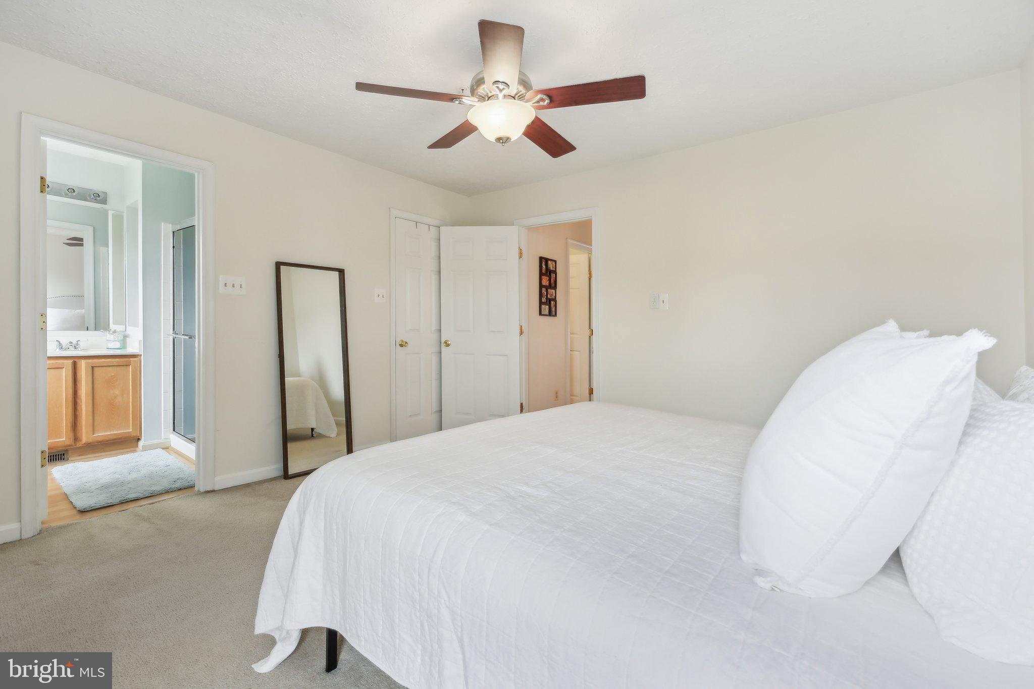 CONSTANT FRIENDSHIP - Residential