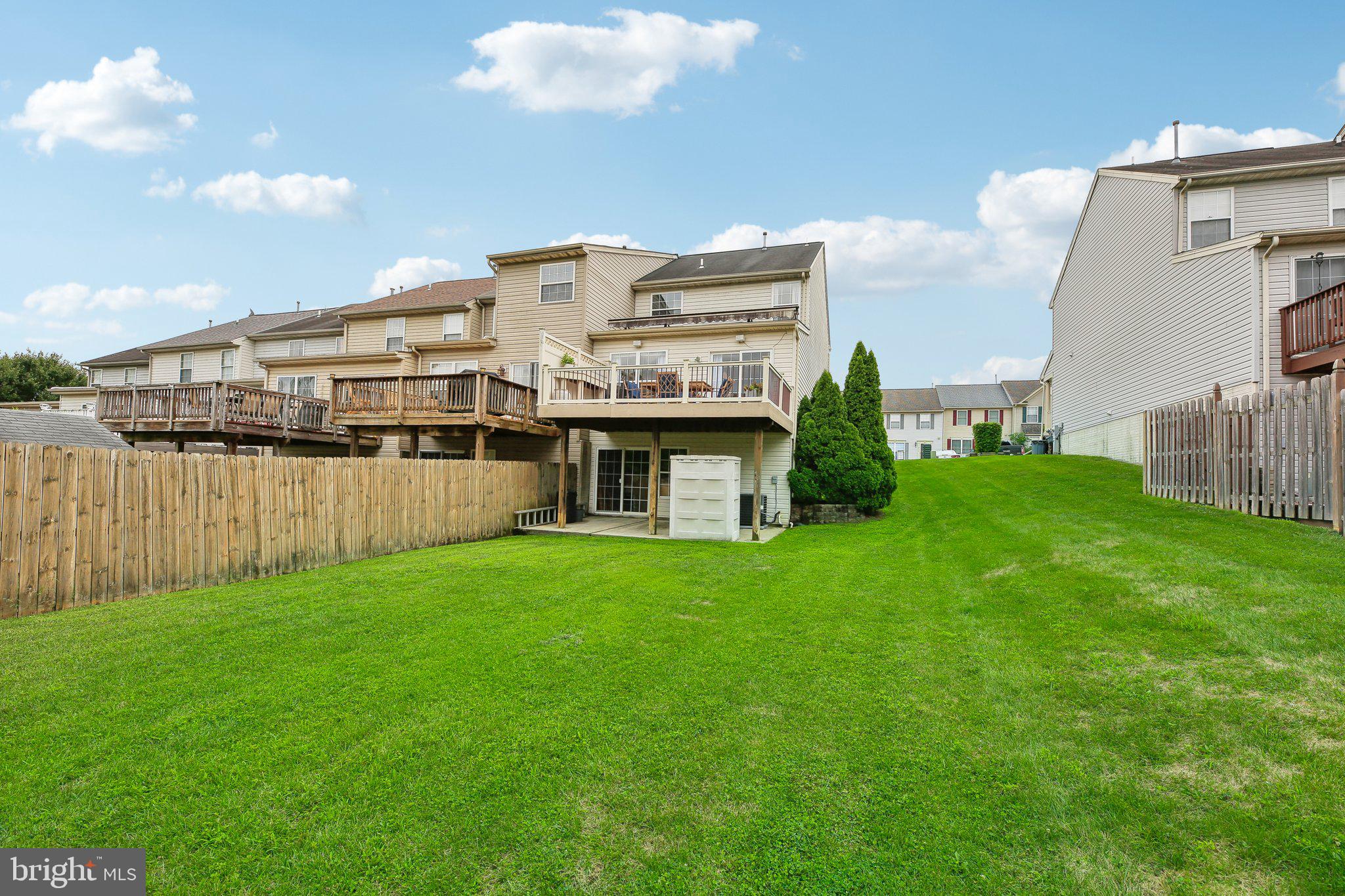 CONSTANT FRIENDSHIP - Residential