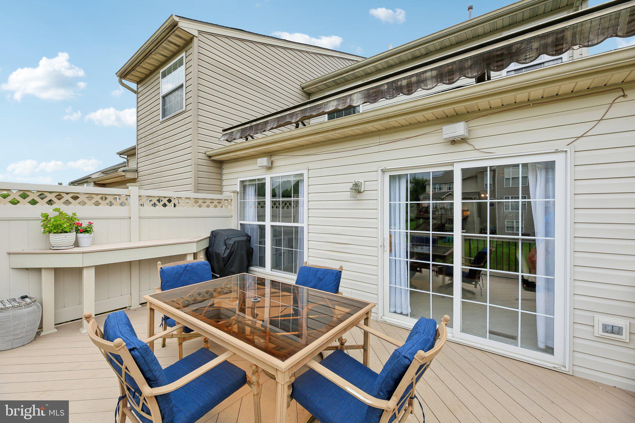 CONSTANT FRIENDSHIP - Residential