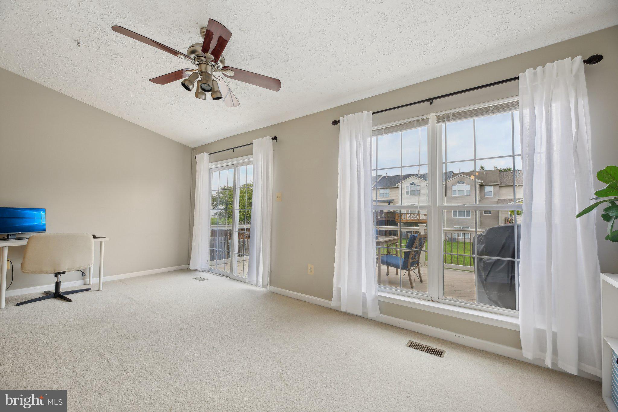 CONSTANT FRIENDSHIP - Residential