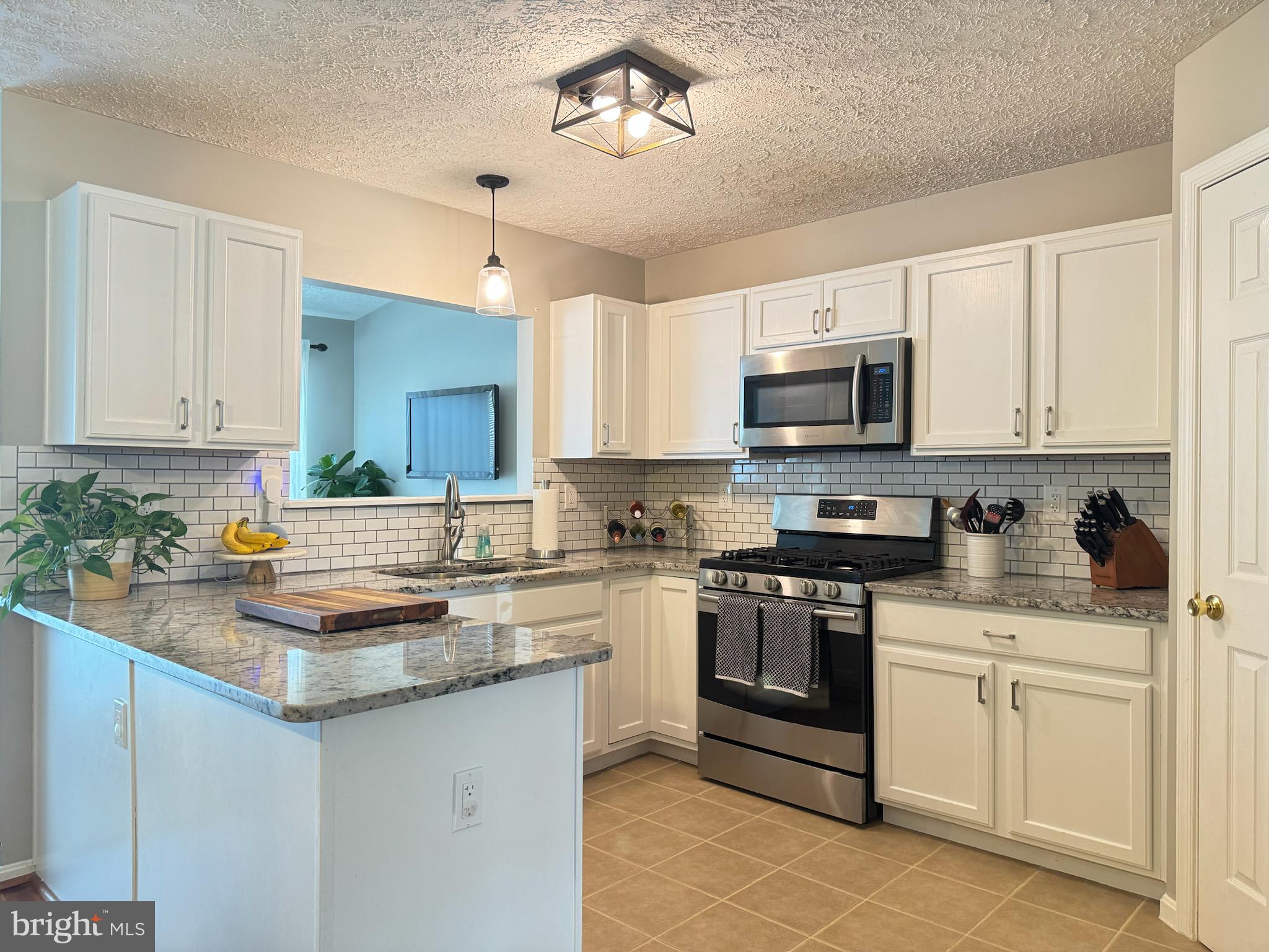 CONSTANT FRIENDSHIP - Residential