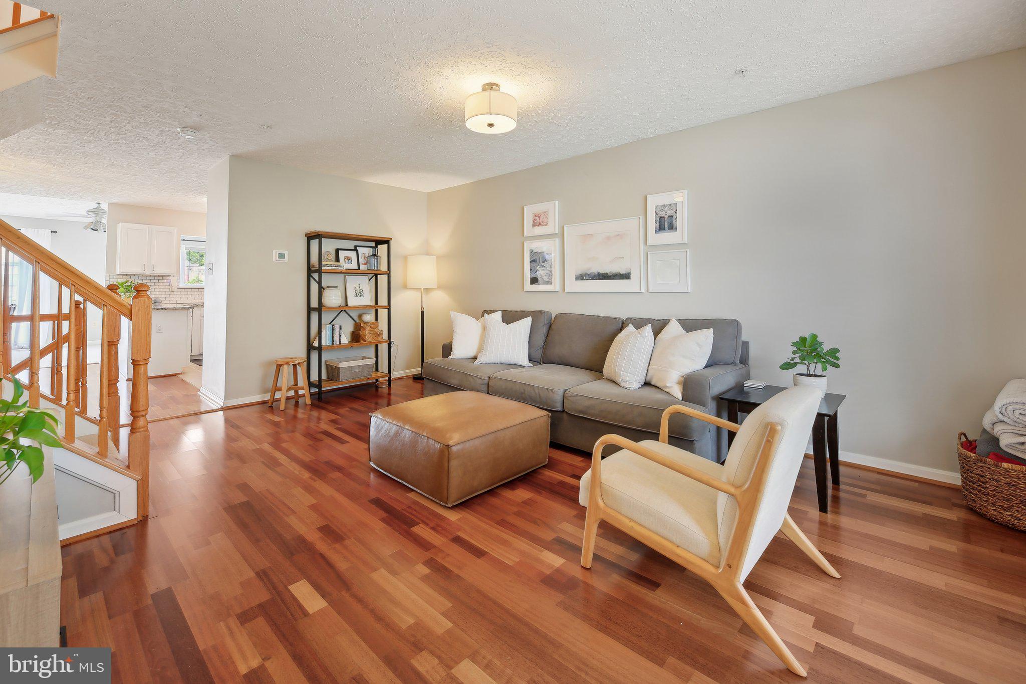 CONSTANT FRIENDSHIP - Residential