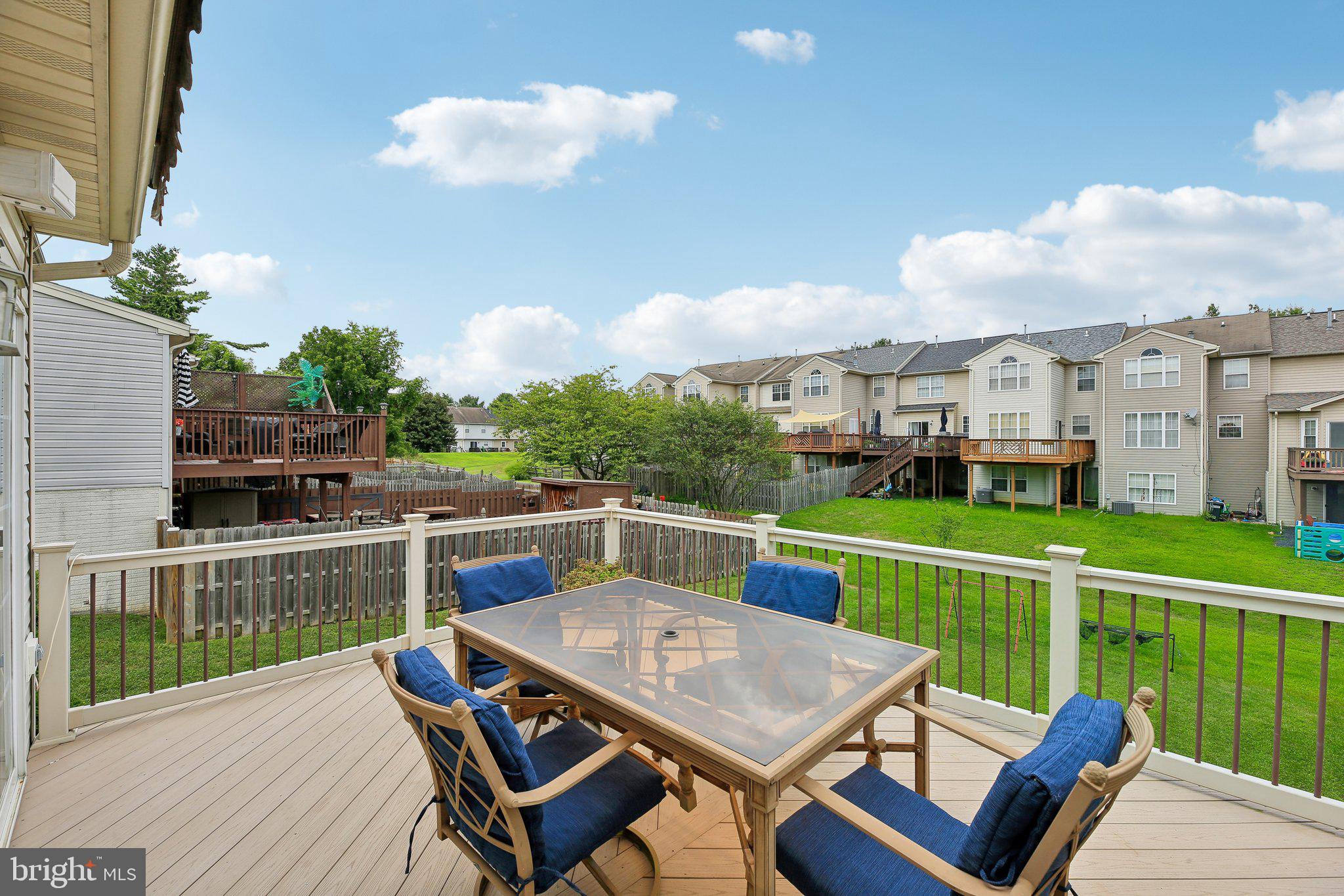 CONSTANT FRIENDSHIP - Residential