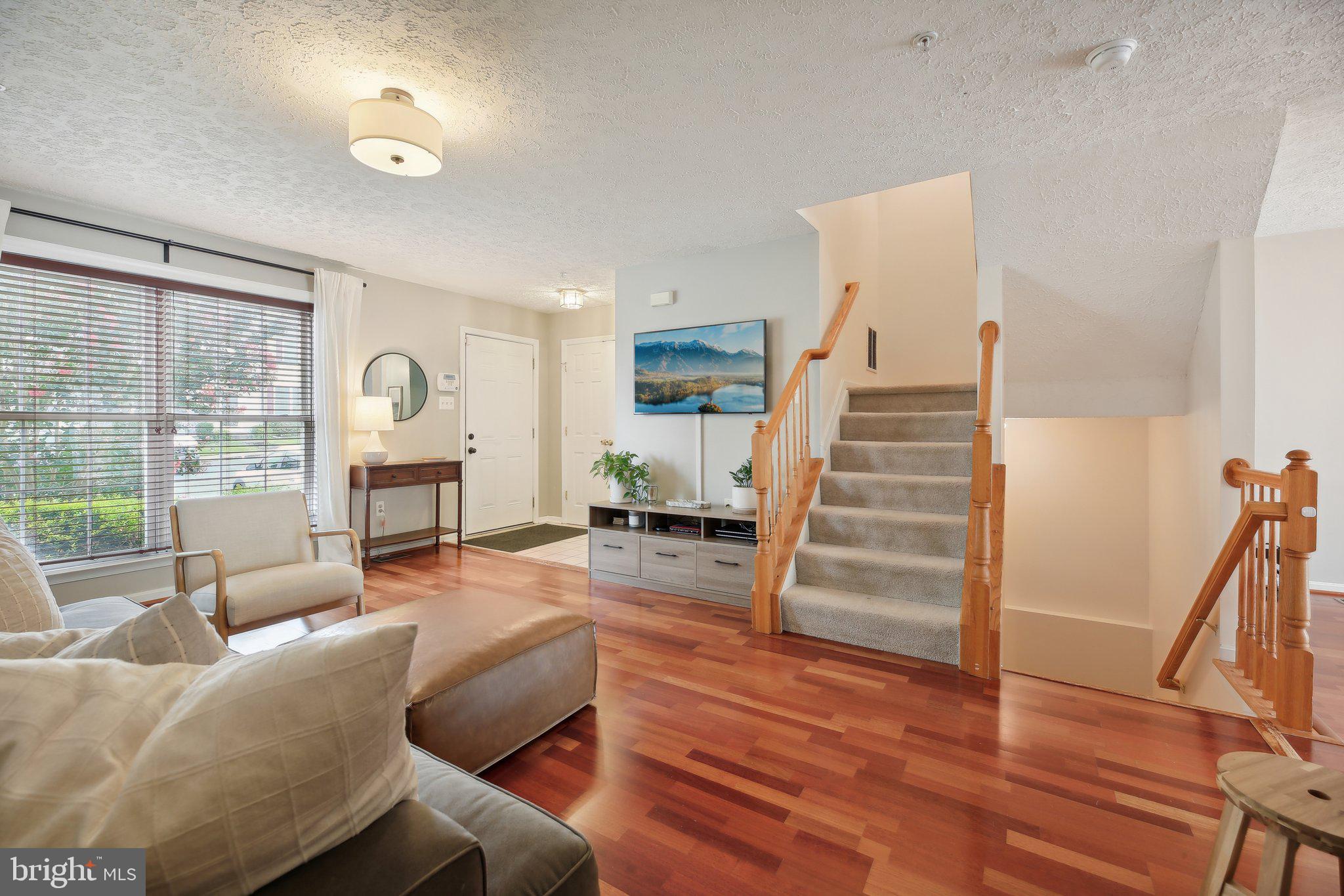 CONSTANT FRIENDSHIP - Residential