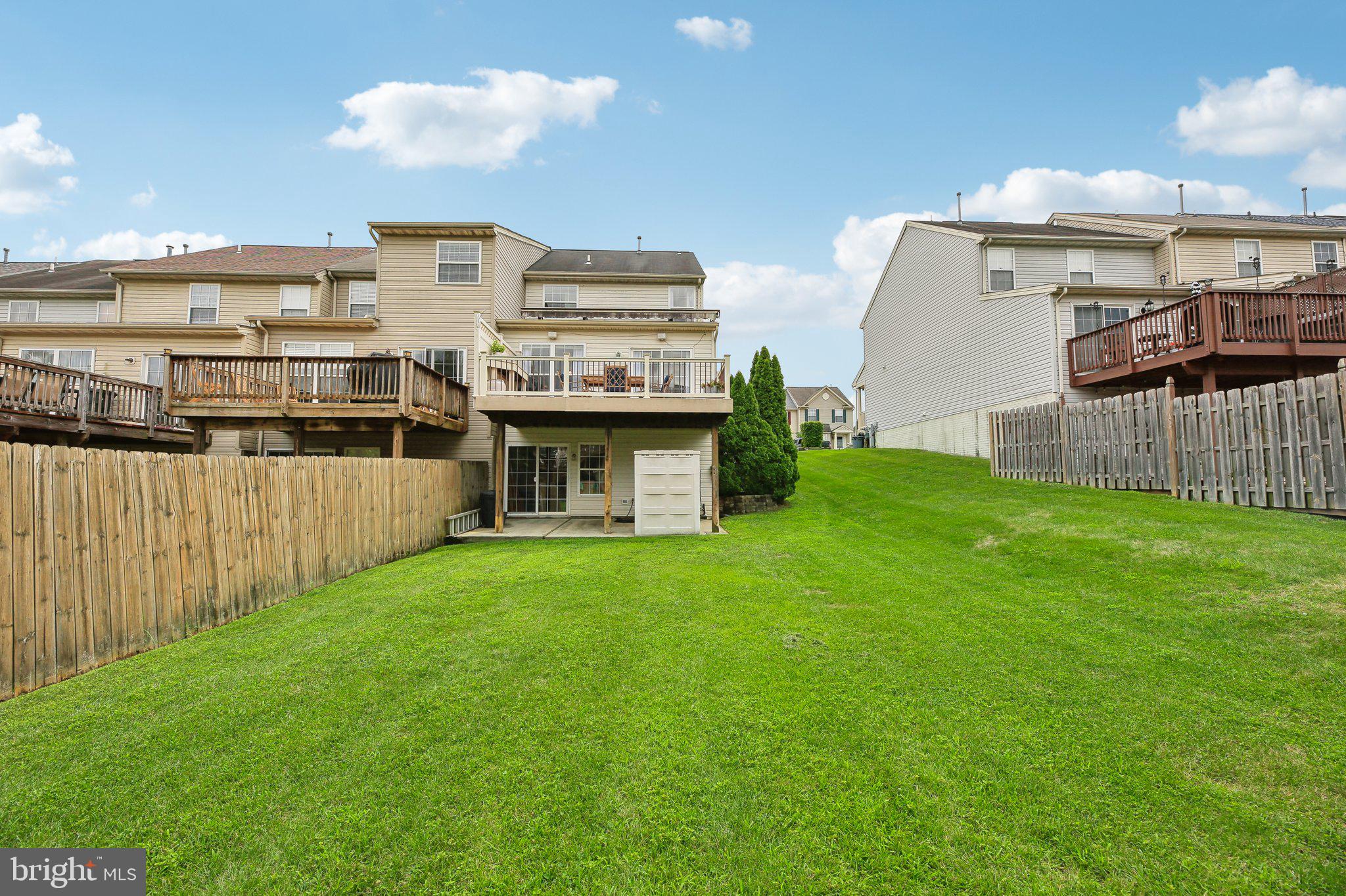 CONSTANT FRIENDSHIP - Residential