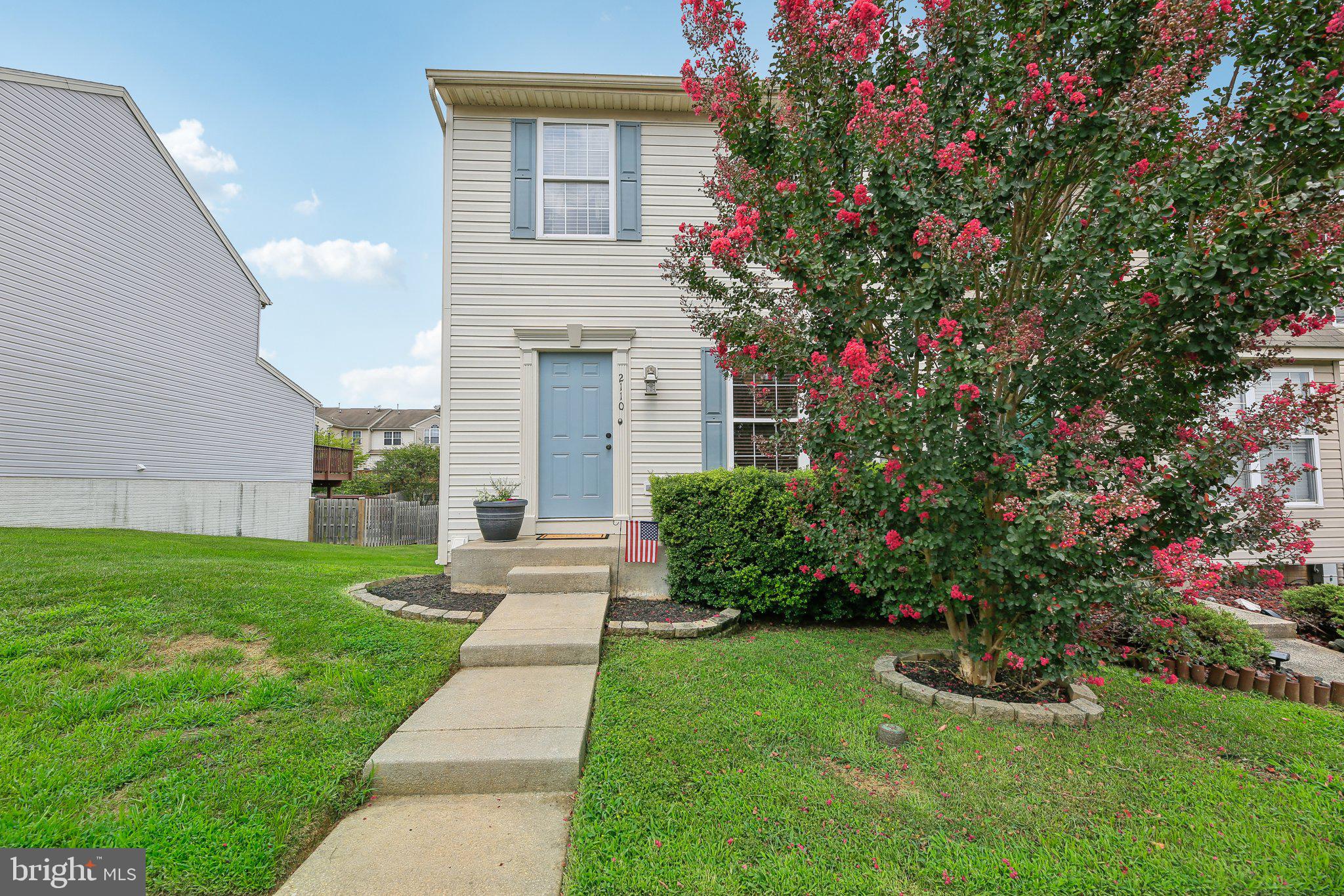 CONSTANT FRIENDSHIP - Residential