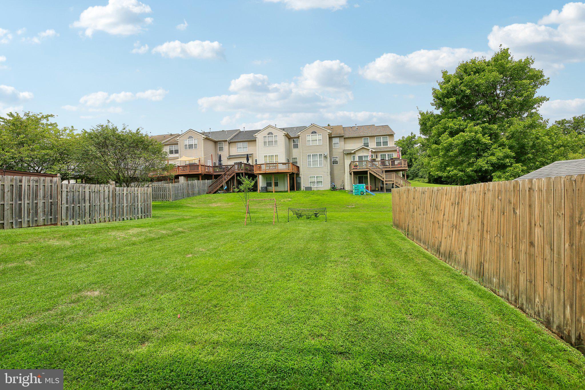 CONSTANT FRIENDSHIP - Residential