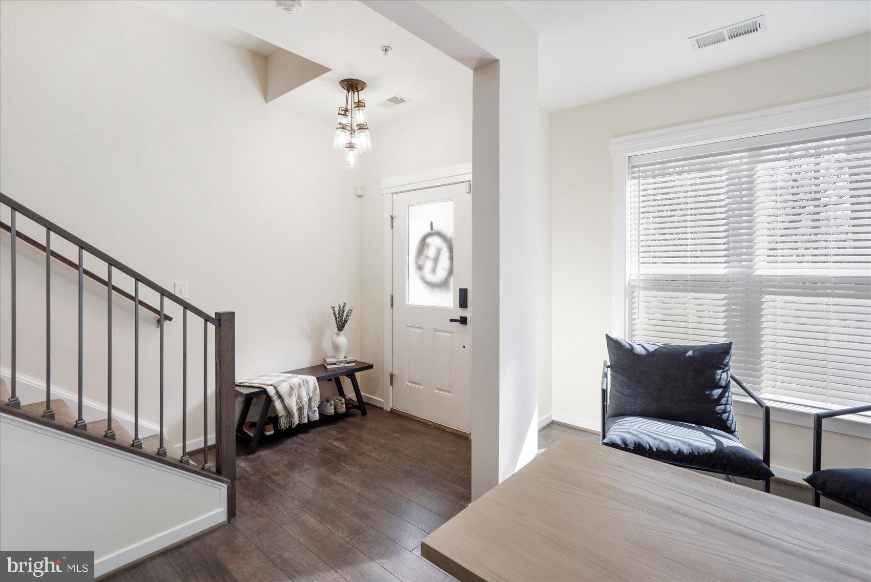 ADMIRALS SQUARE - Residential