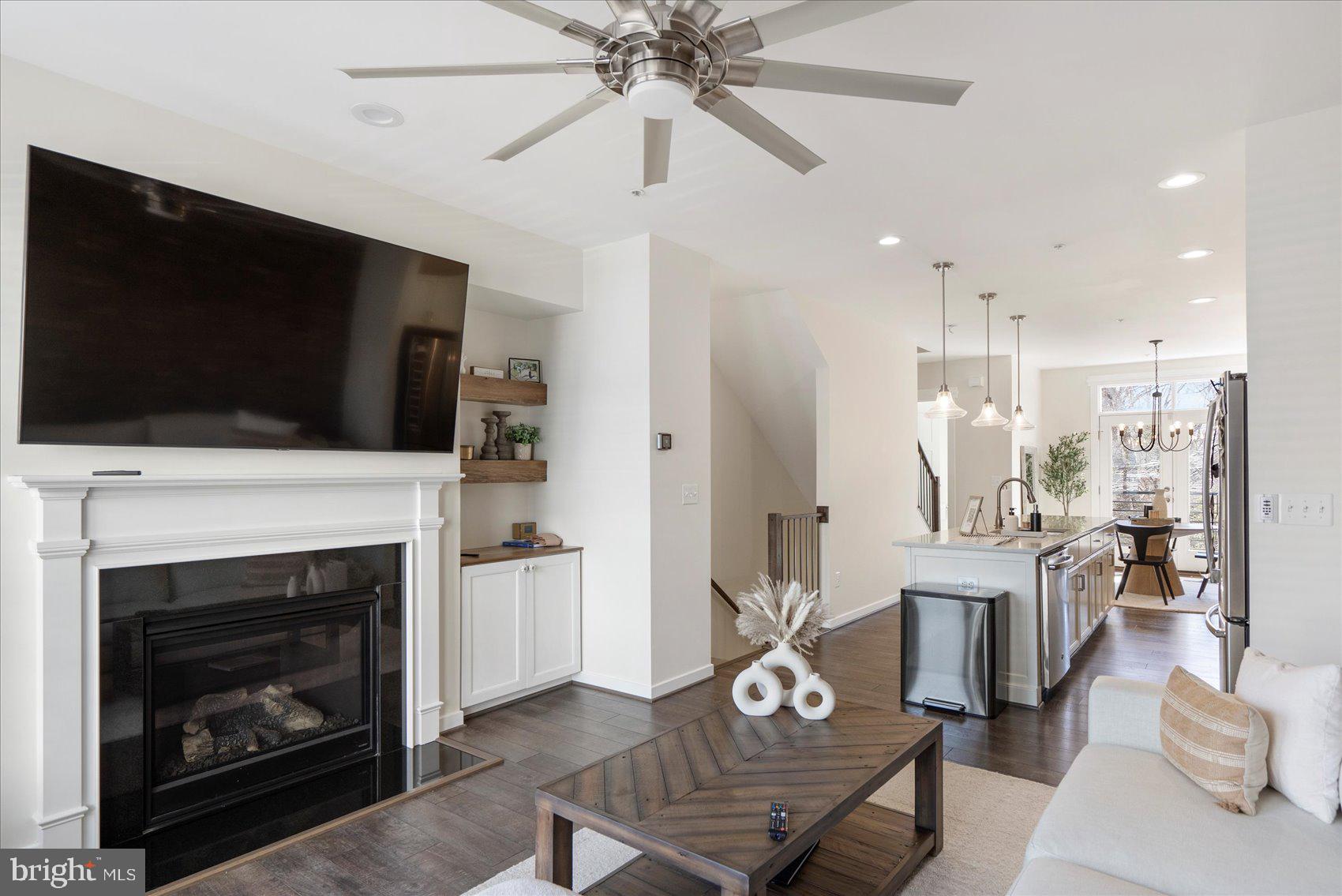 ADMIRALS SQUARE - Residential