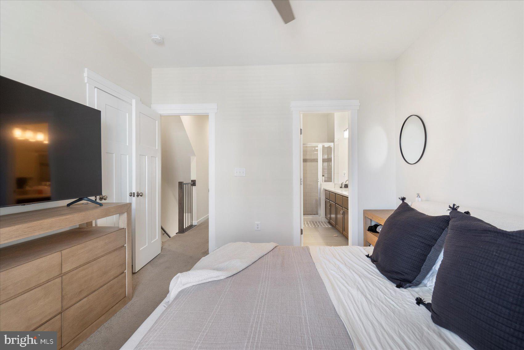 ADMIRALS SQUARE - Residential