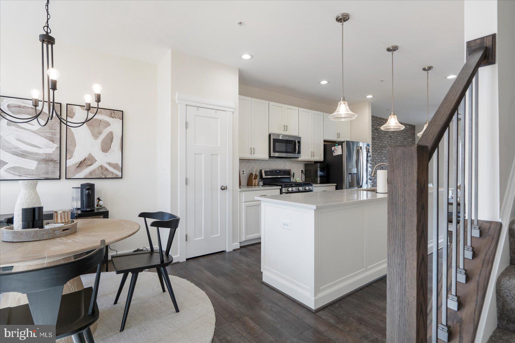 ADMIRALS SQUARE - Residential