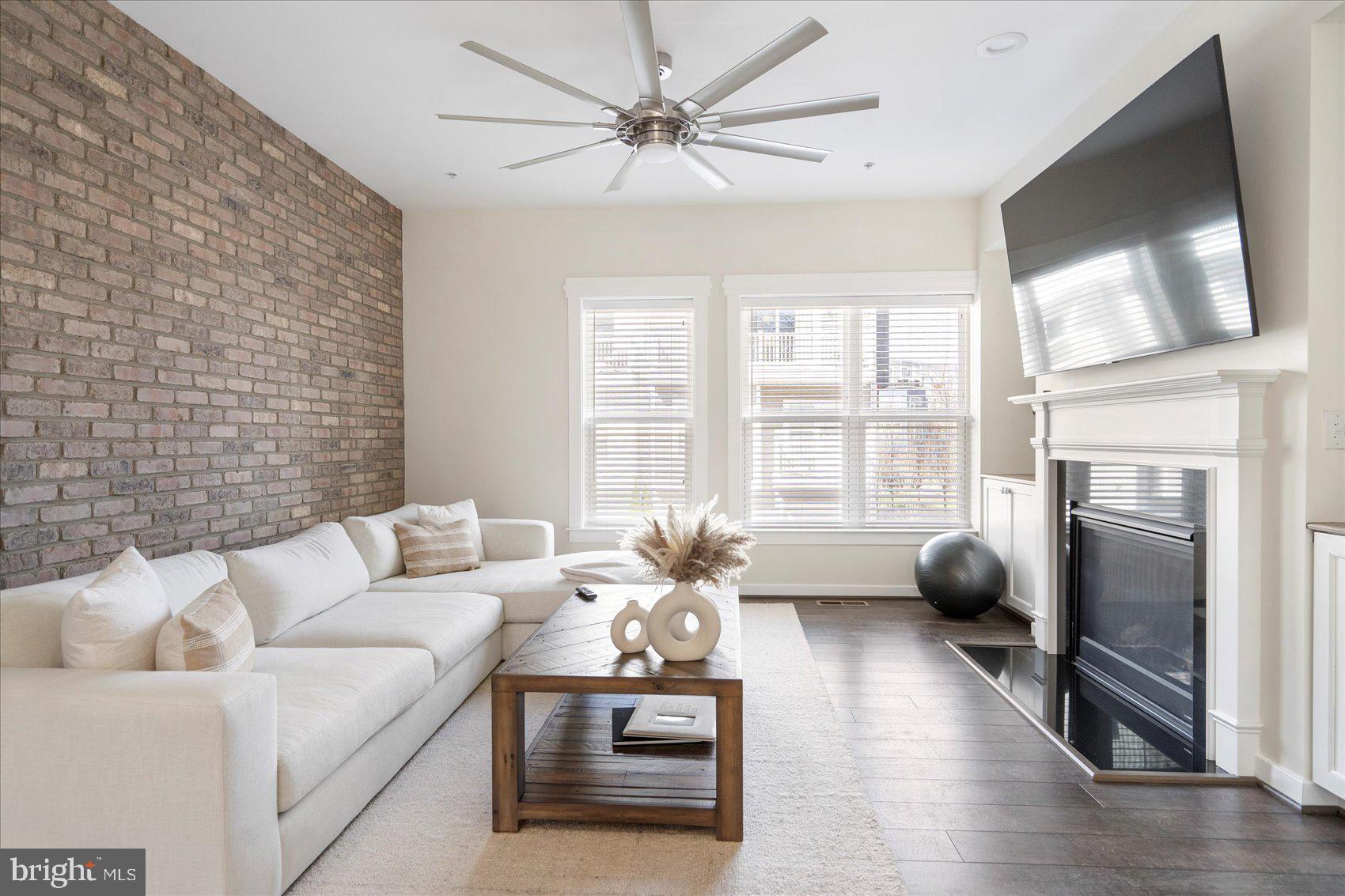 ADMIRALS SQUARE - Residential