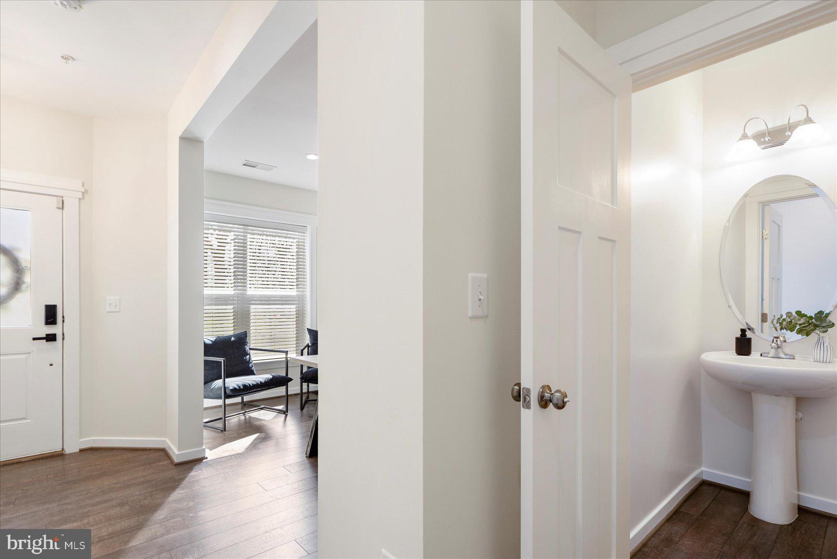 ADMIRALS SQUARE - Residential