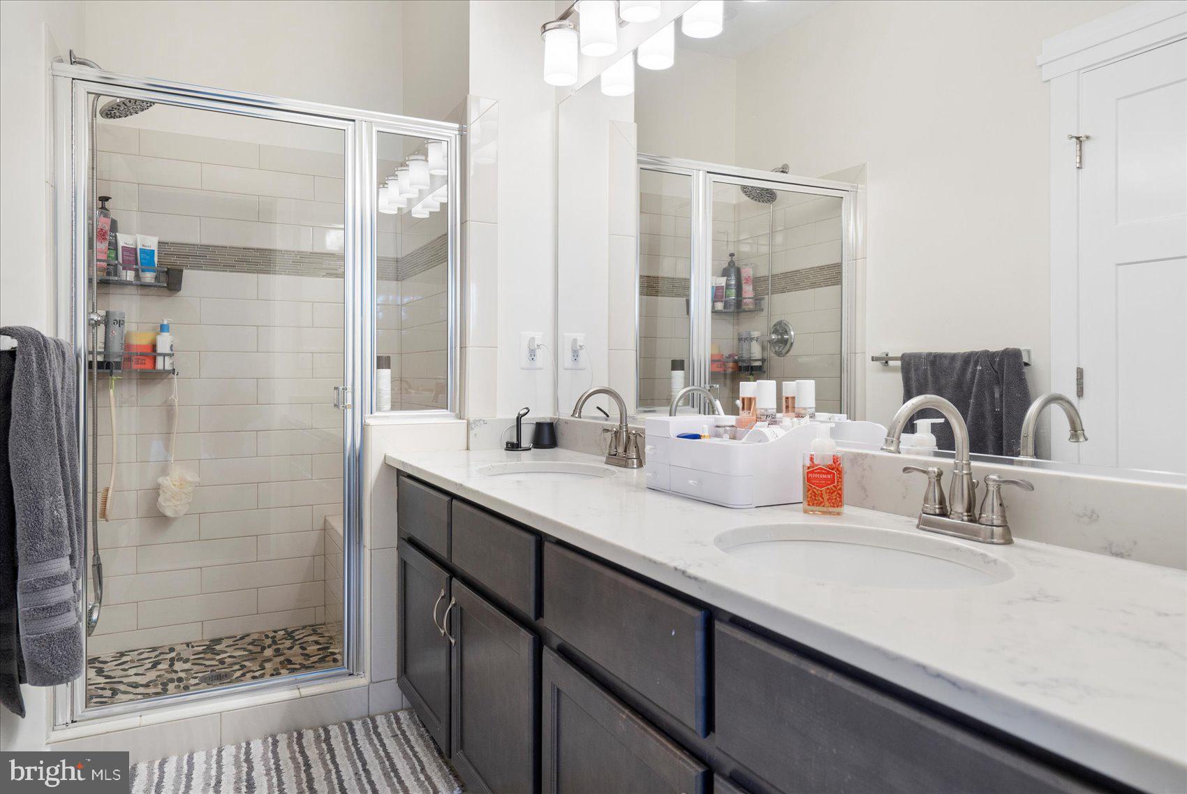 ADMIRALS SQUARE - Residential