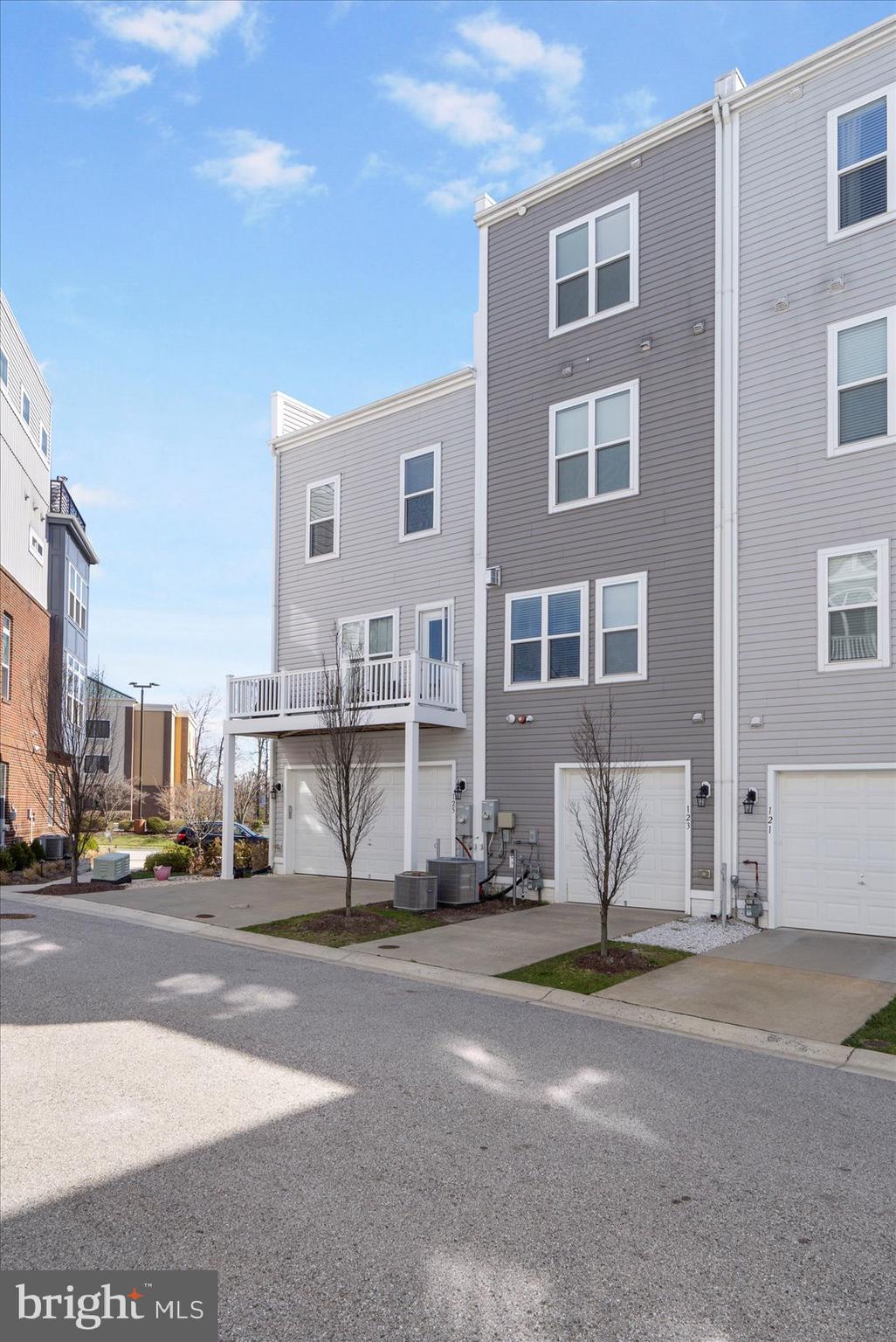 ADMIRALS SQUARE - Residential