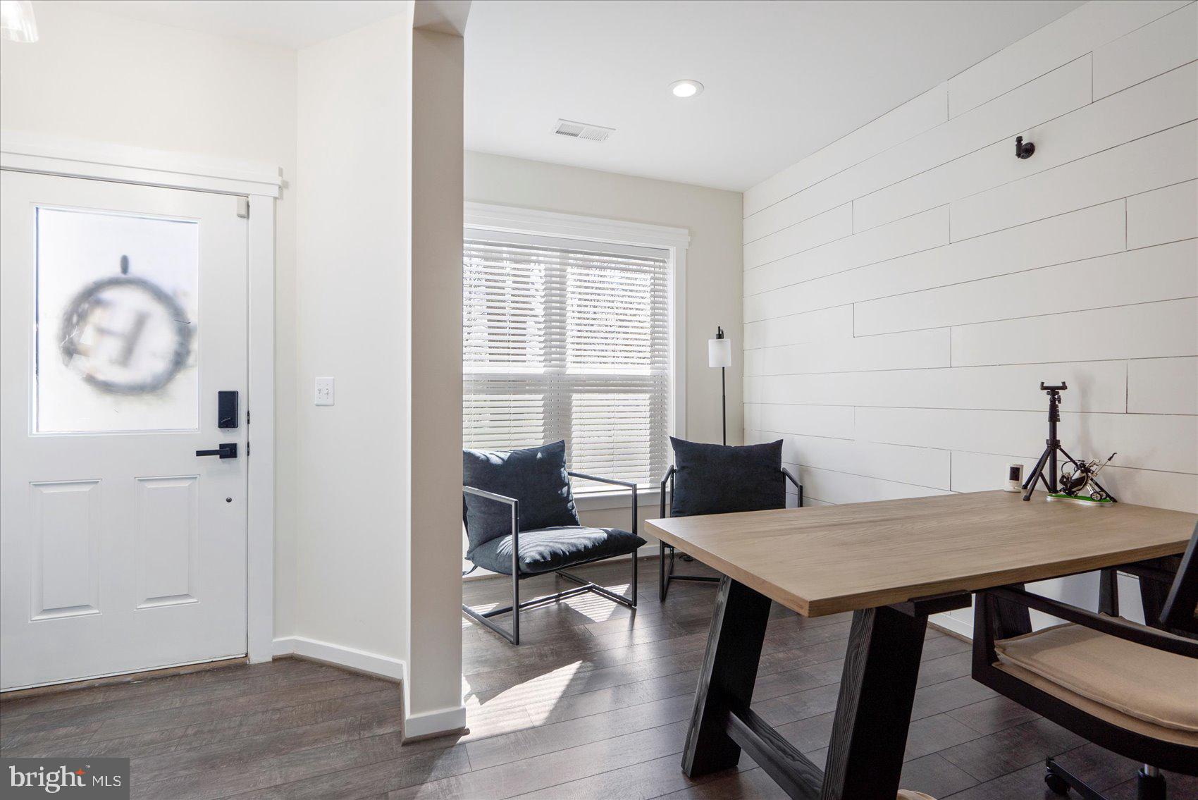 ADMIRALS SQUARE - Residential