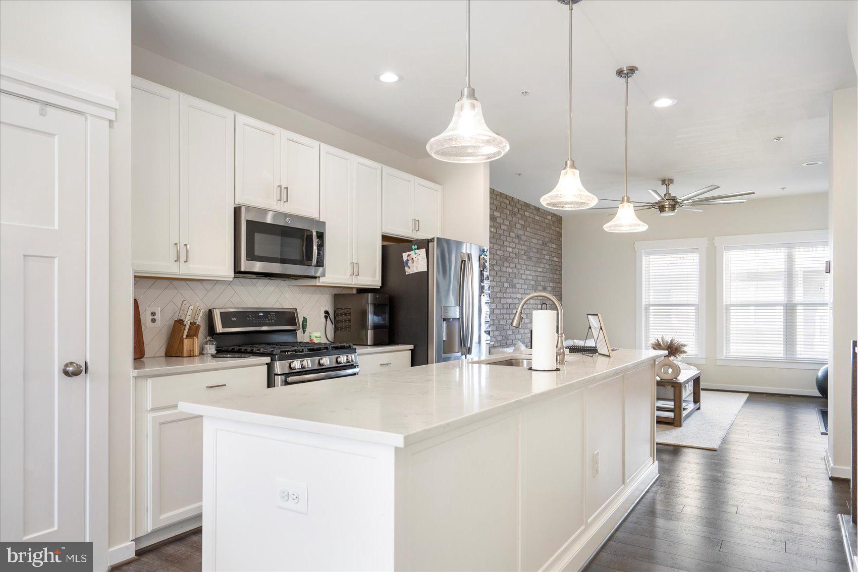 ADMIRALS SQUARE - Residential